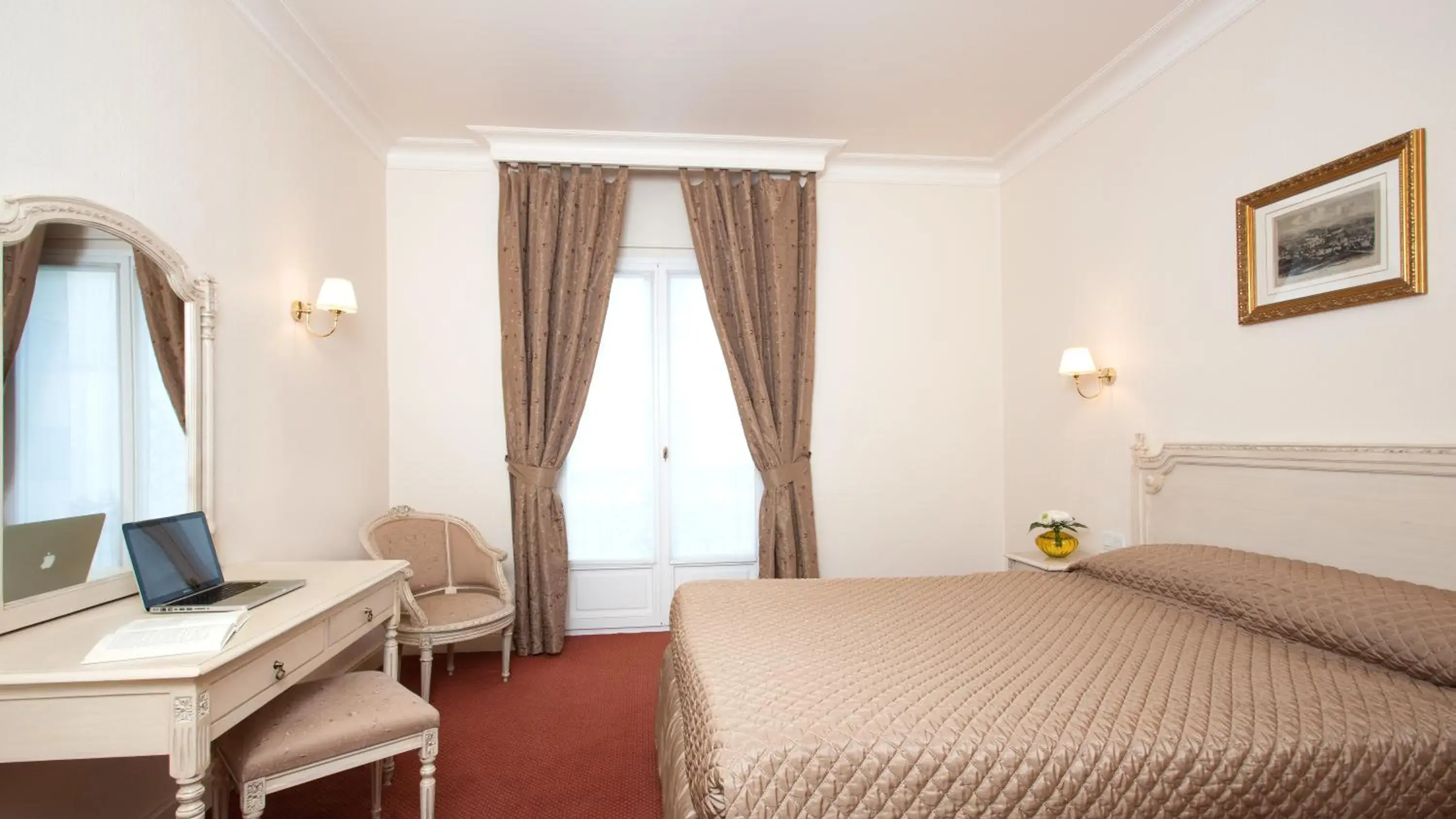 Superior Double Room in Grand Hôtel Moderne Superior Double Room in Grand Hôtel Moderne