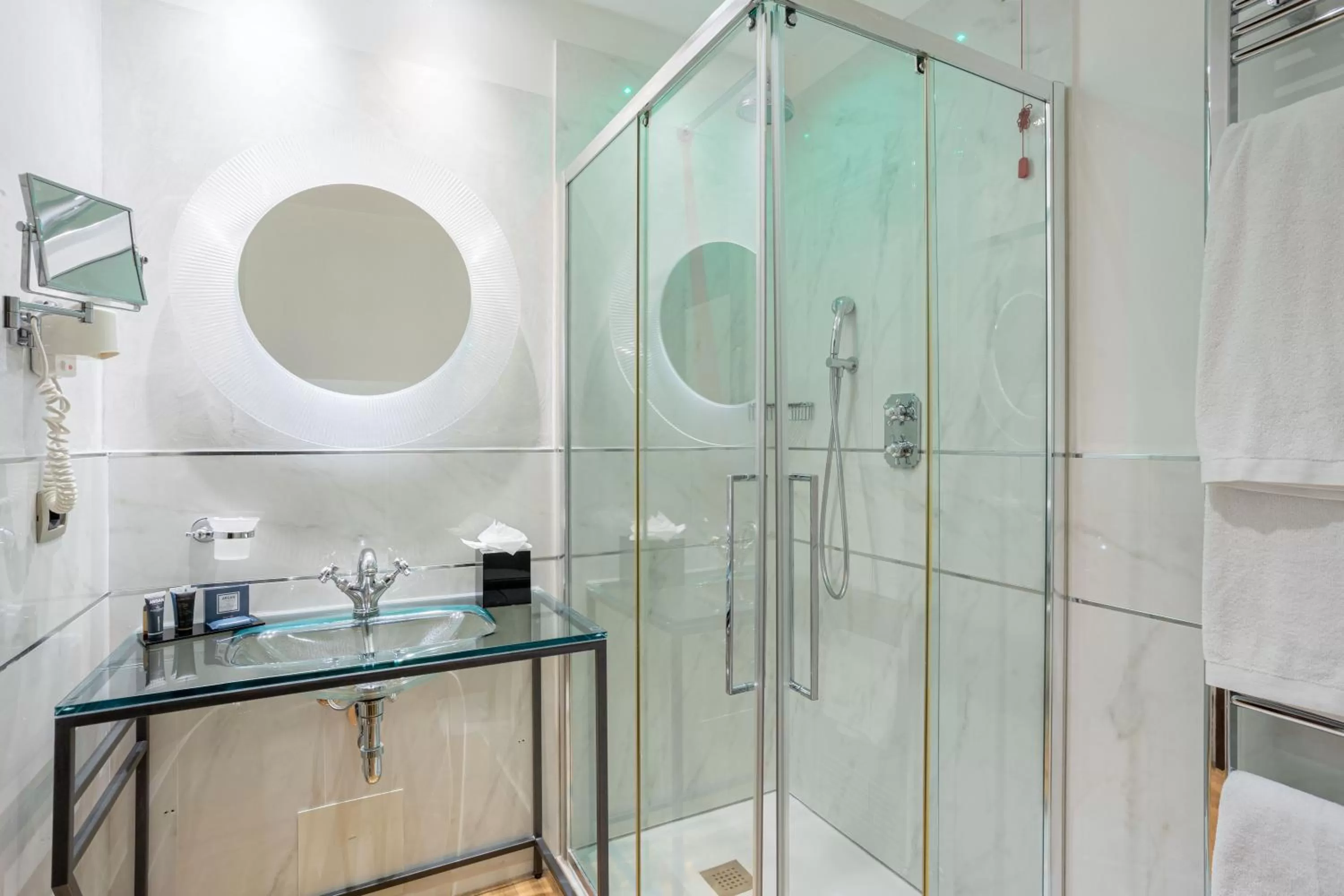 Shower in Bianca Maria Palace Hotel