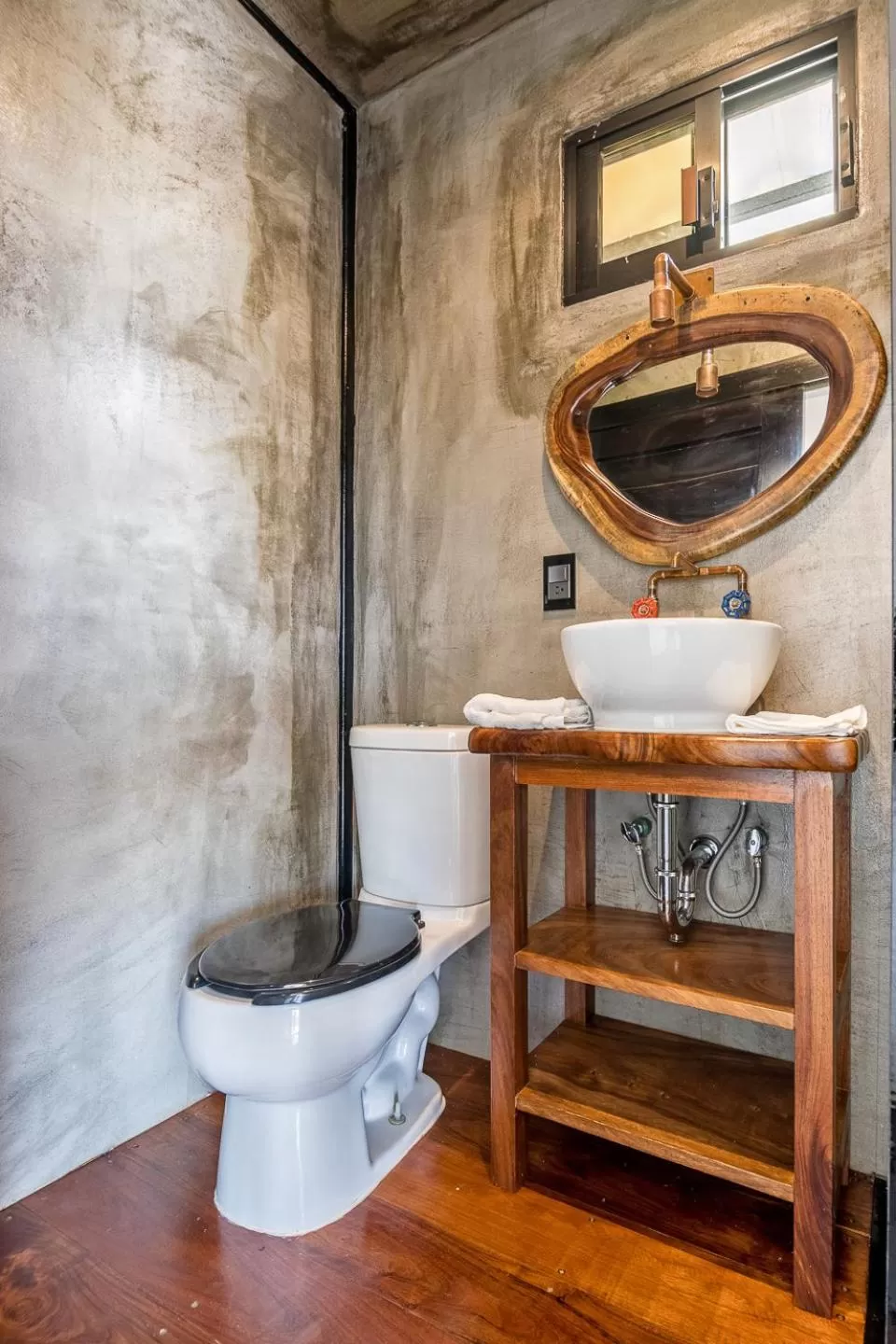 Shower, Bathroom in Cabane Container Boutique Hotel