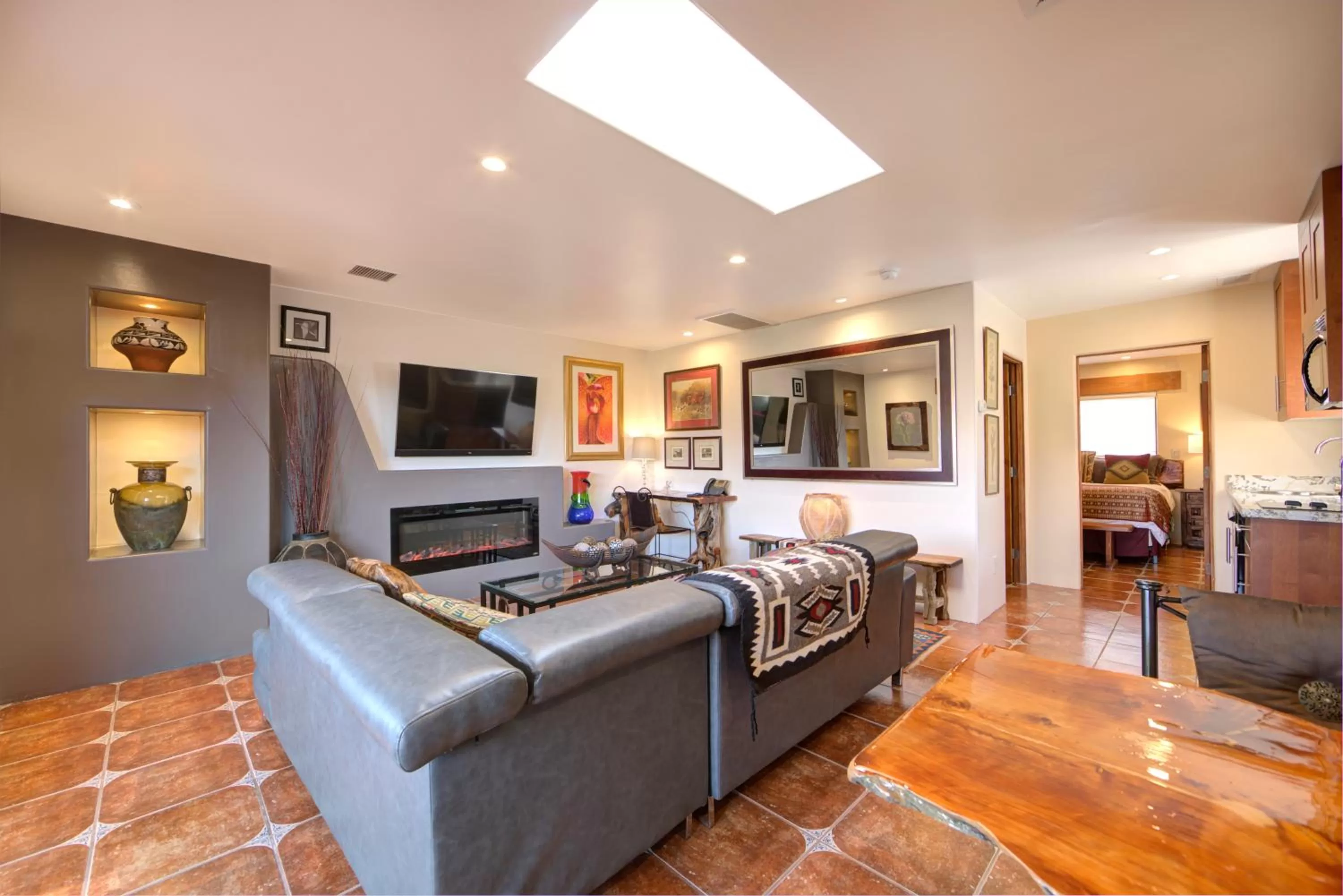 TV and multimedia, Bed in A Sunset Chateau