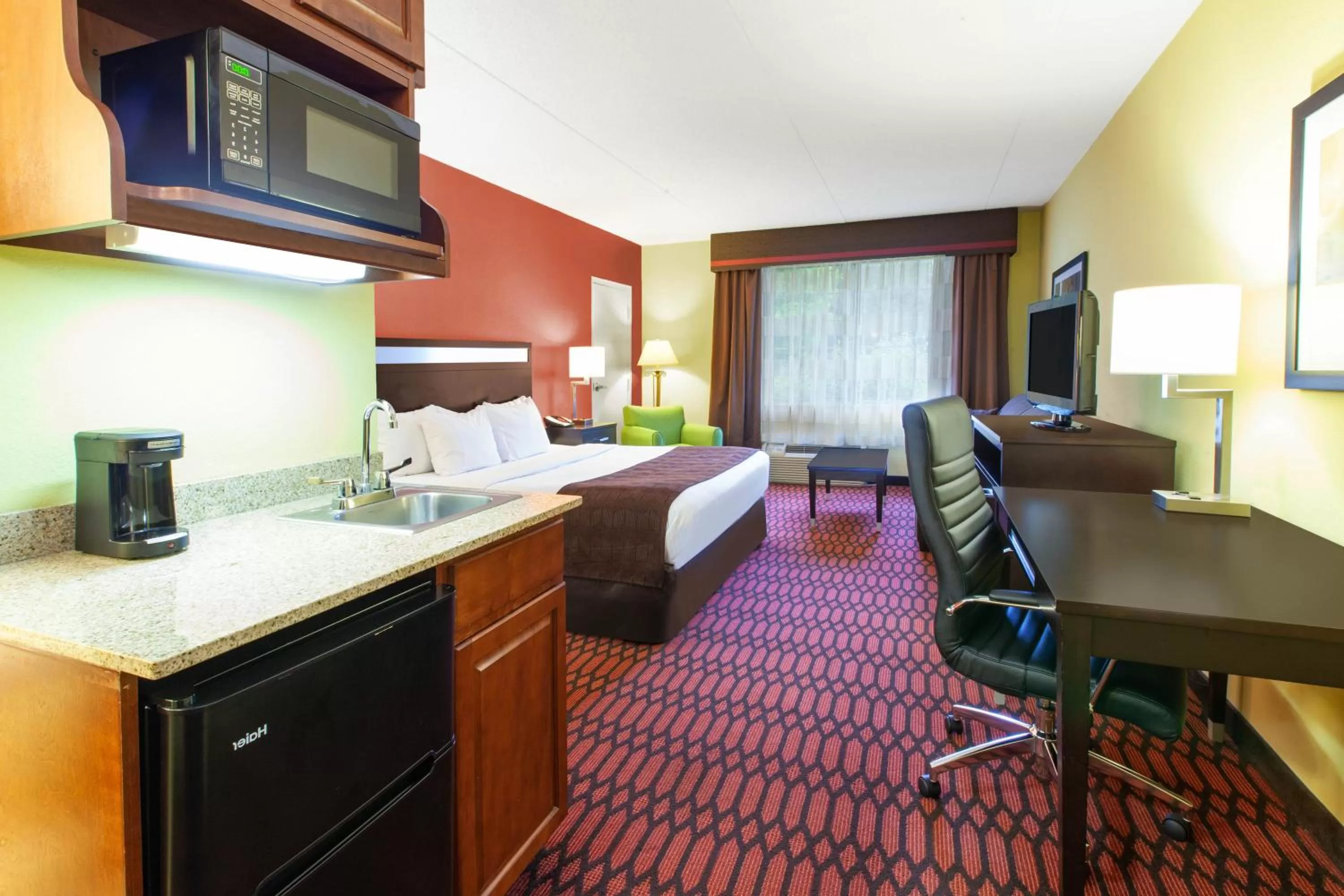 Photo of the whole room, Bed in Baymont by Wyndham Harrisburg