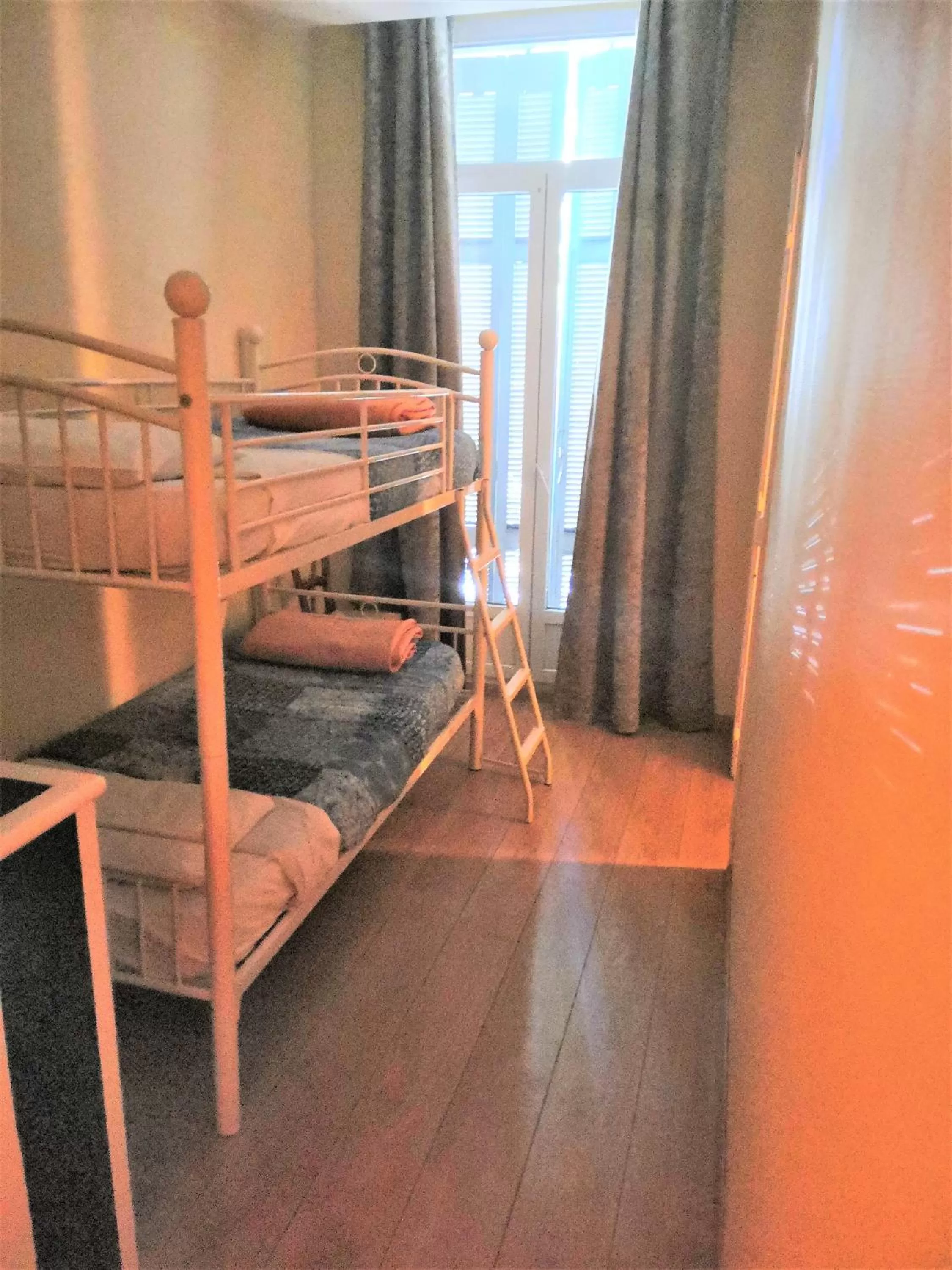 bunk bed, Bed in Hôtel Le Victoria