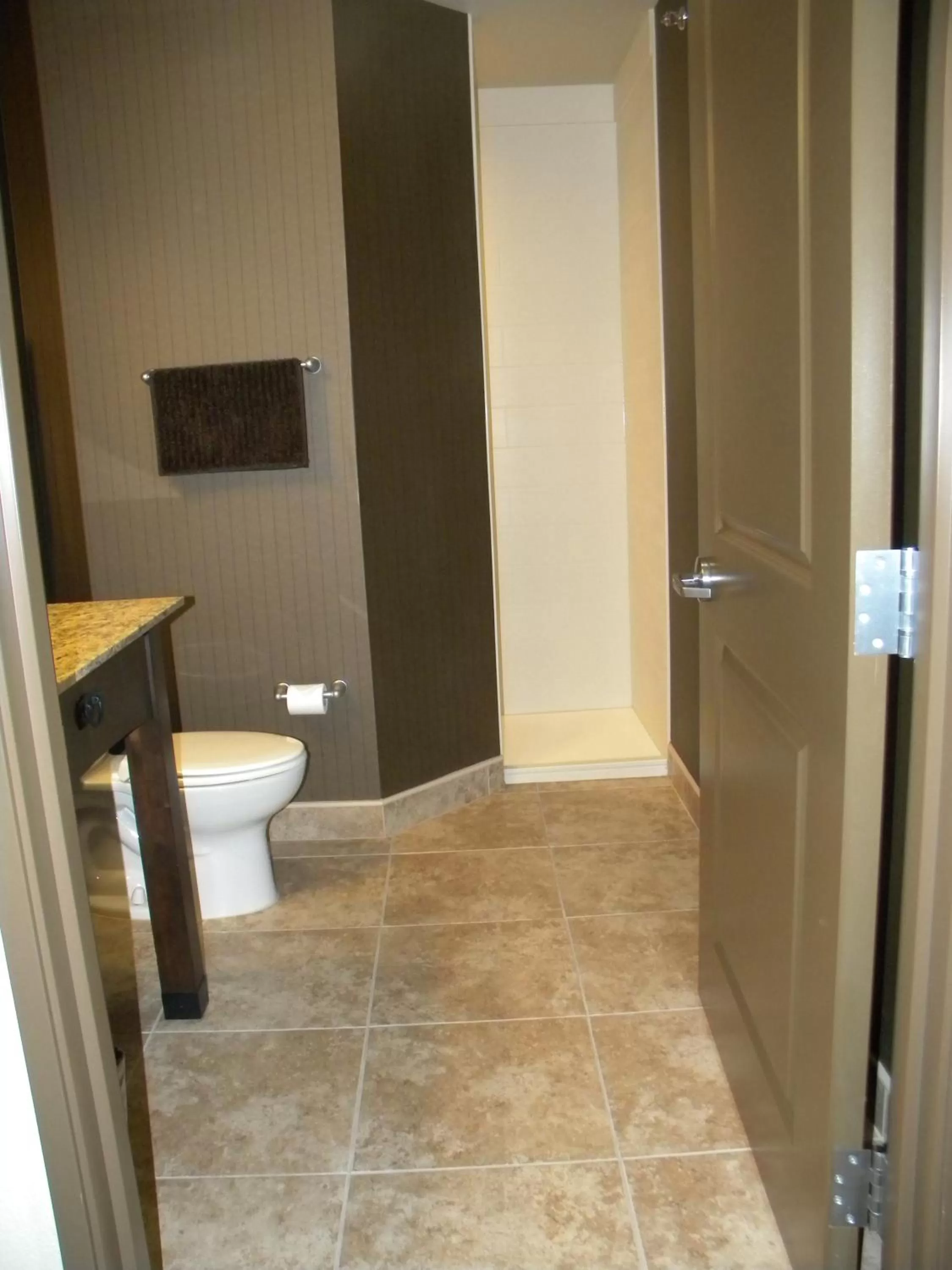 Toilet in Teddy's Residential Suites Watford City