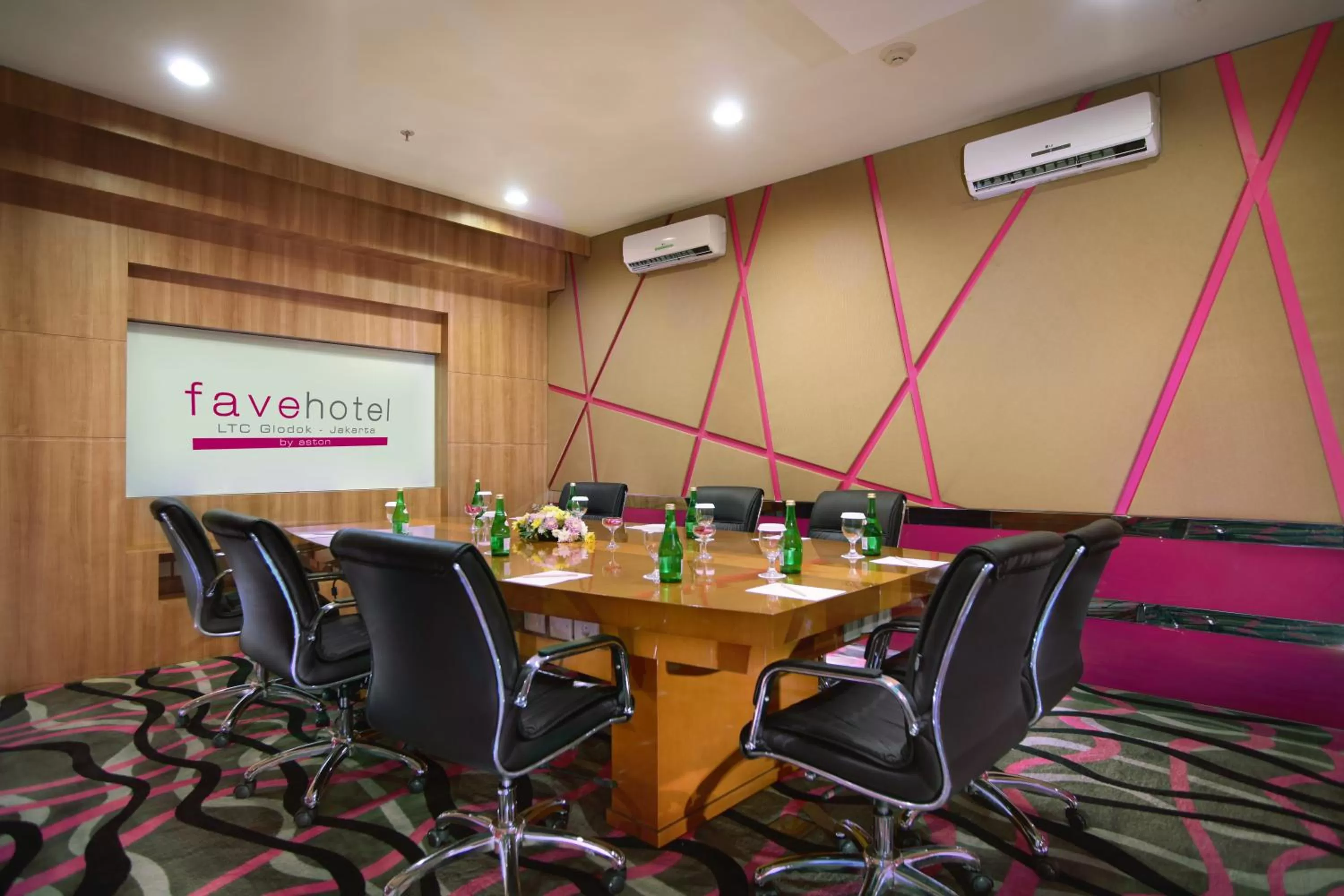 Business facilities in favehotel LTC Glodok