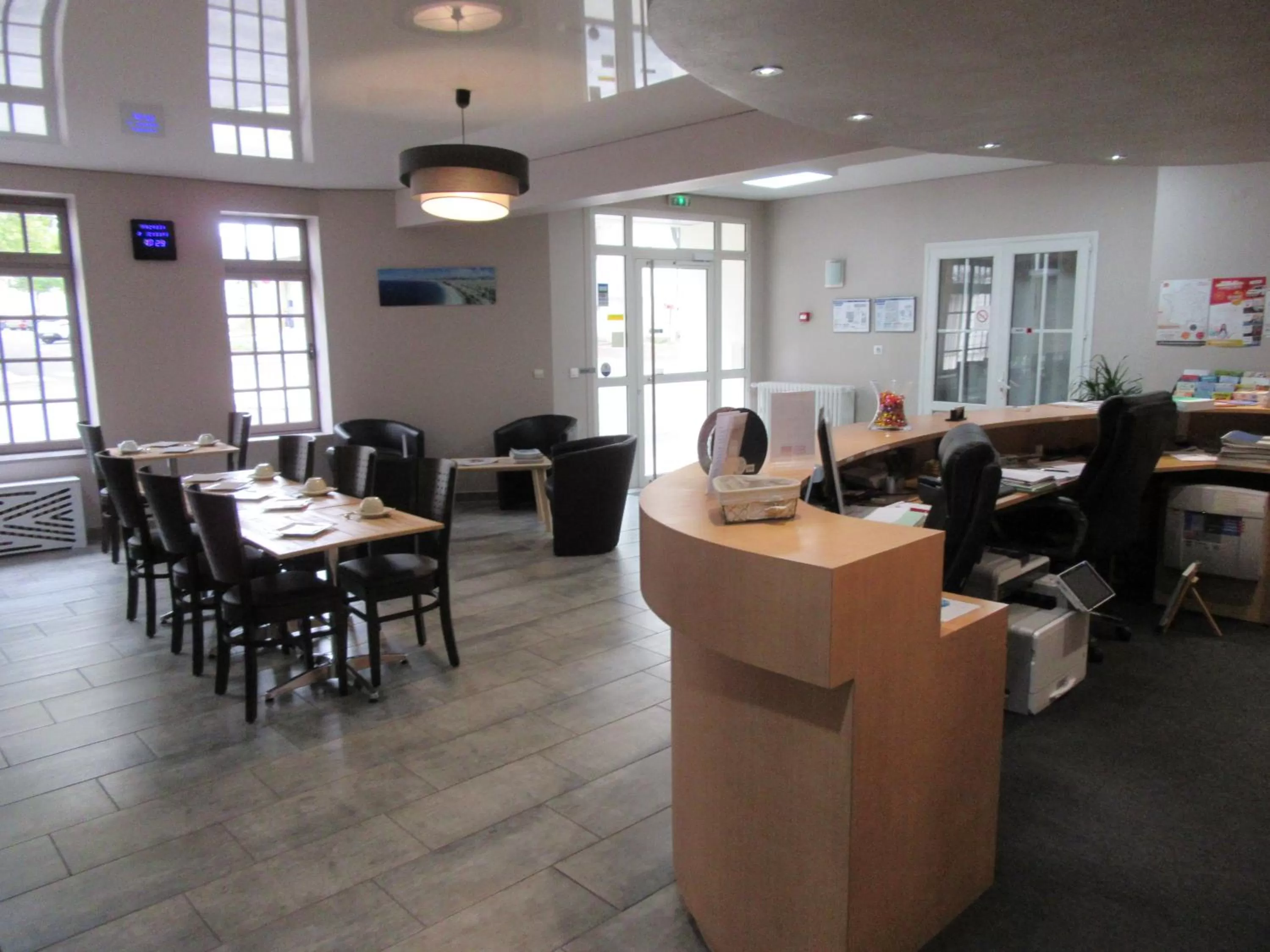 Restaurant/places to eat in Contact Hotel de France