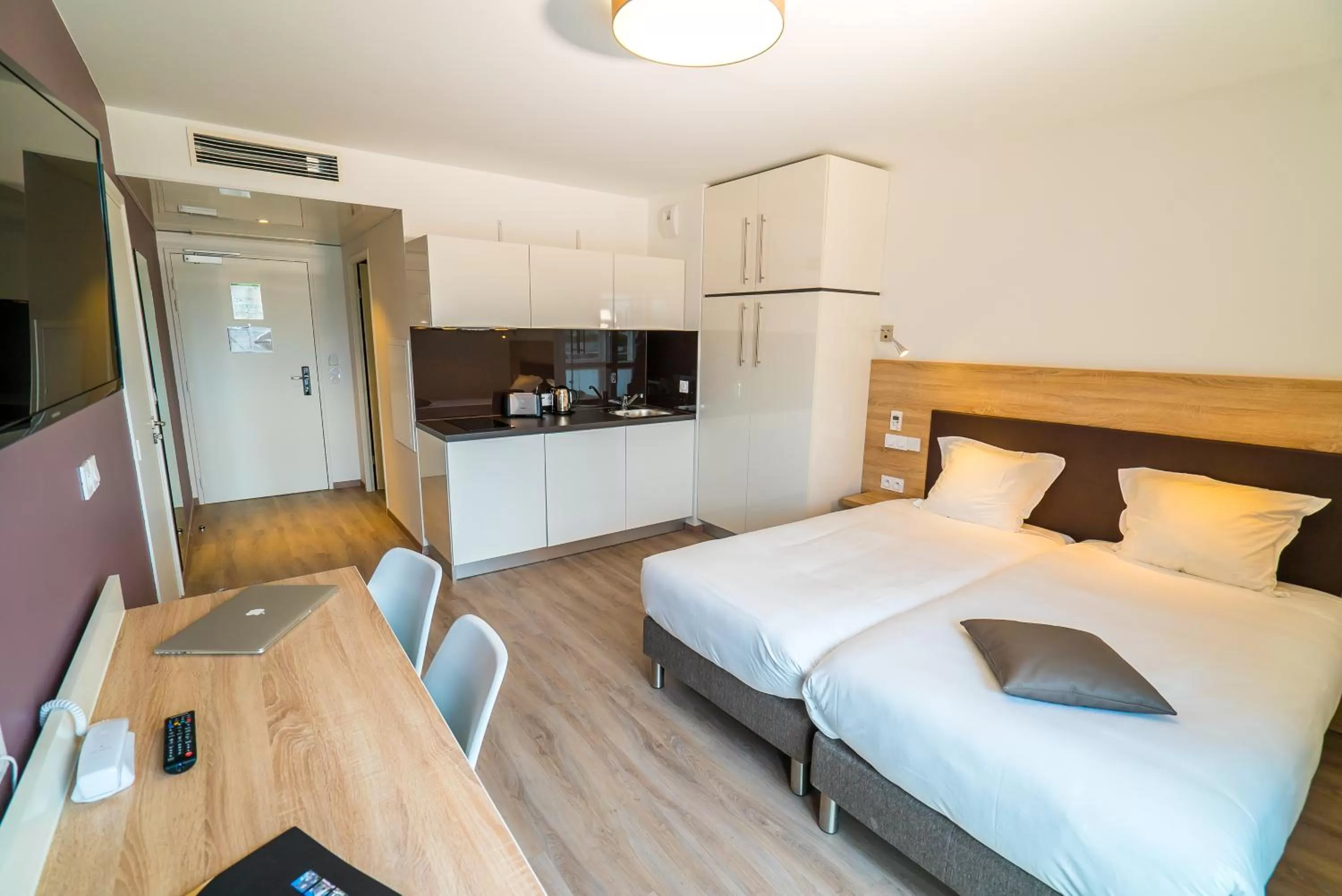 Photo of the whole room, Bed in All Suites Appart Hôtel - Choisy-le-Roi