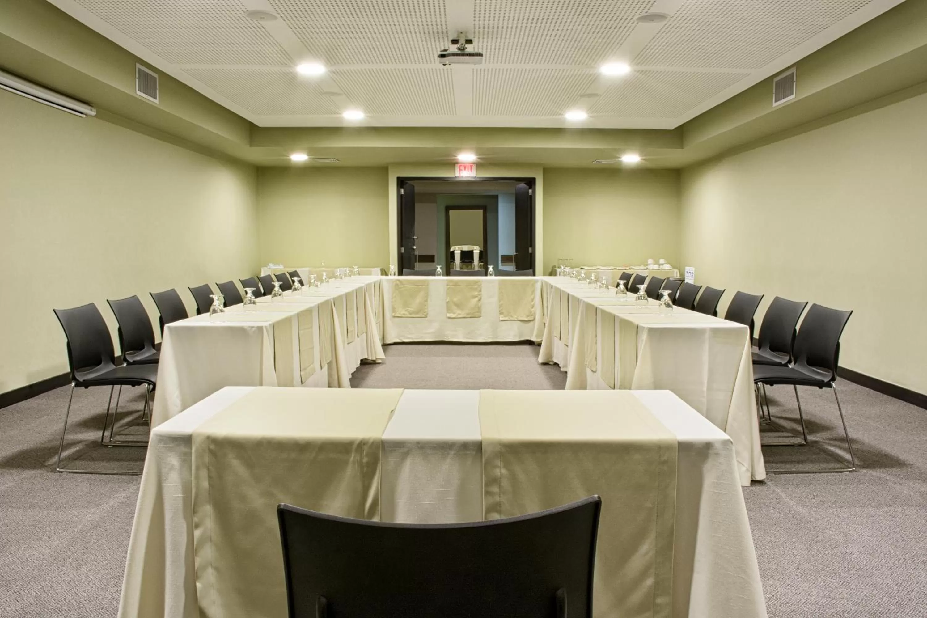 Business facilities in Movich Casa del Alferez