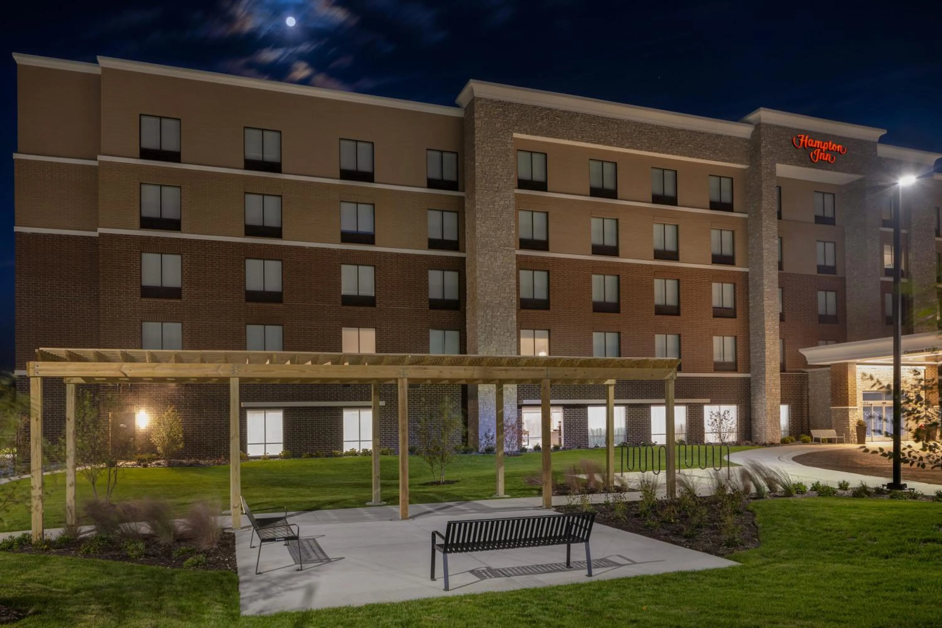 Property building in Hampton Inn Chicago Orland Park