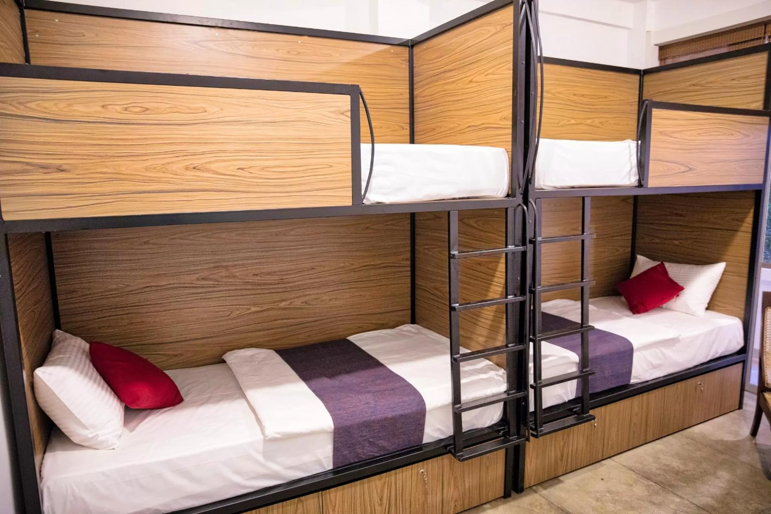 bunk bed, Bed in C 1 Colombo Fort