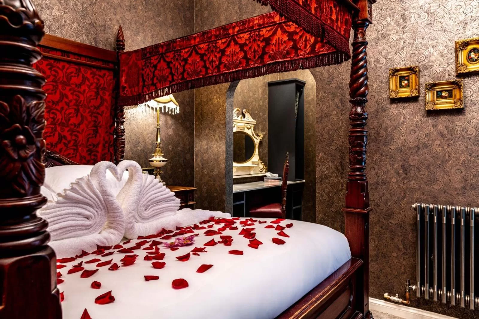 Bed in Melville Castle Hotel