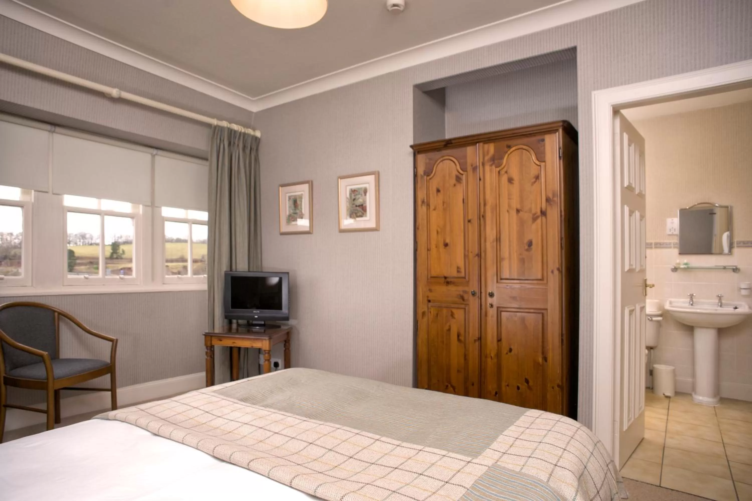 Bedroom, Bed in Carfraemill