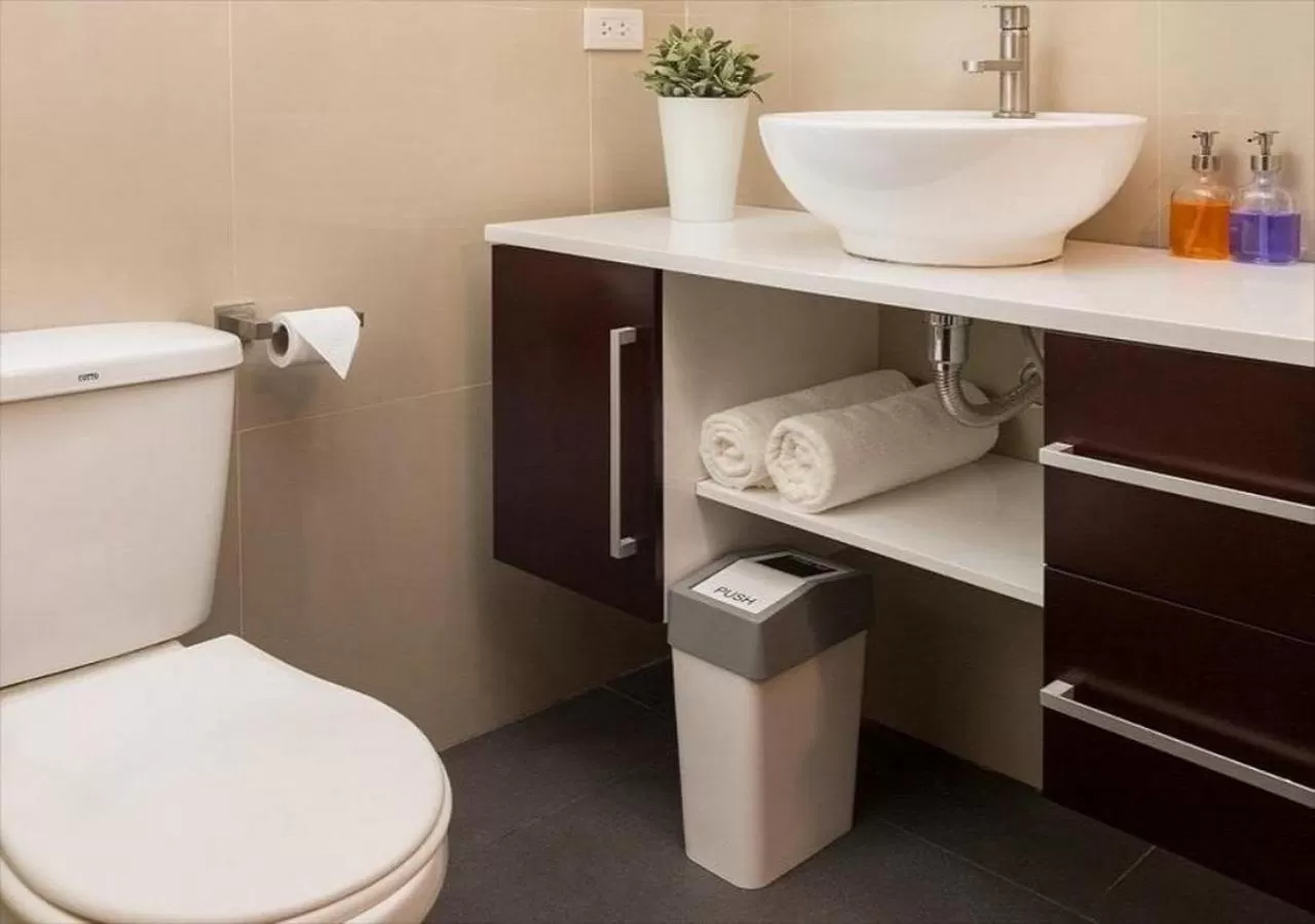 Bathroom in Ratchada Point Hotel