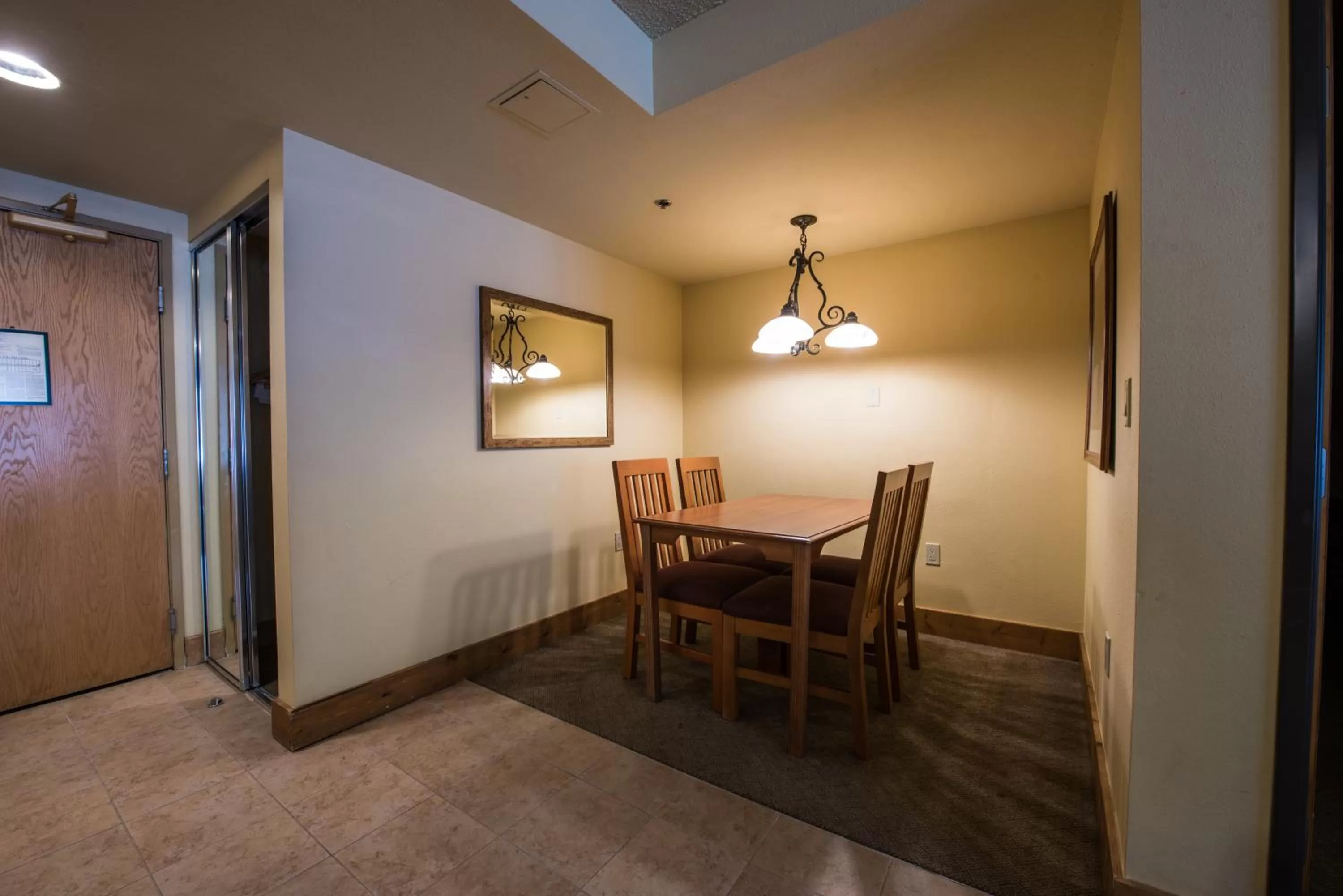 Dining Area in The Grand Lodge Hotel and Suites