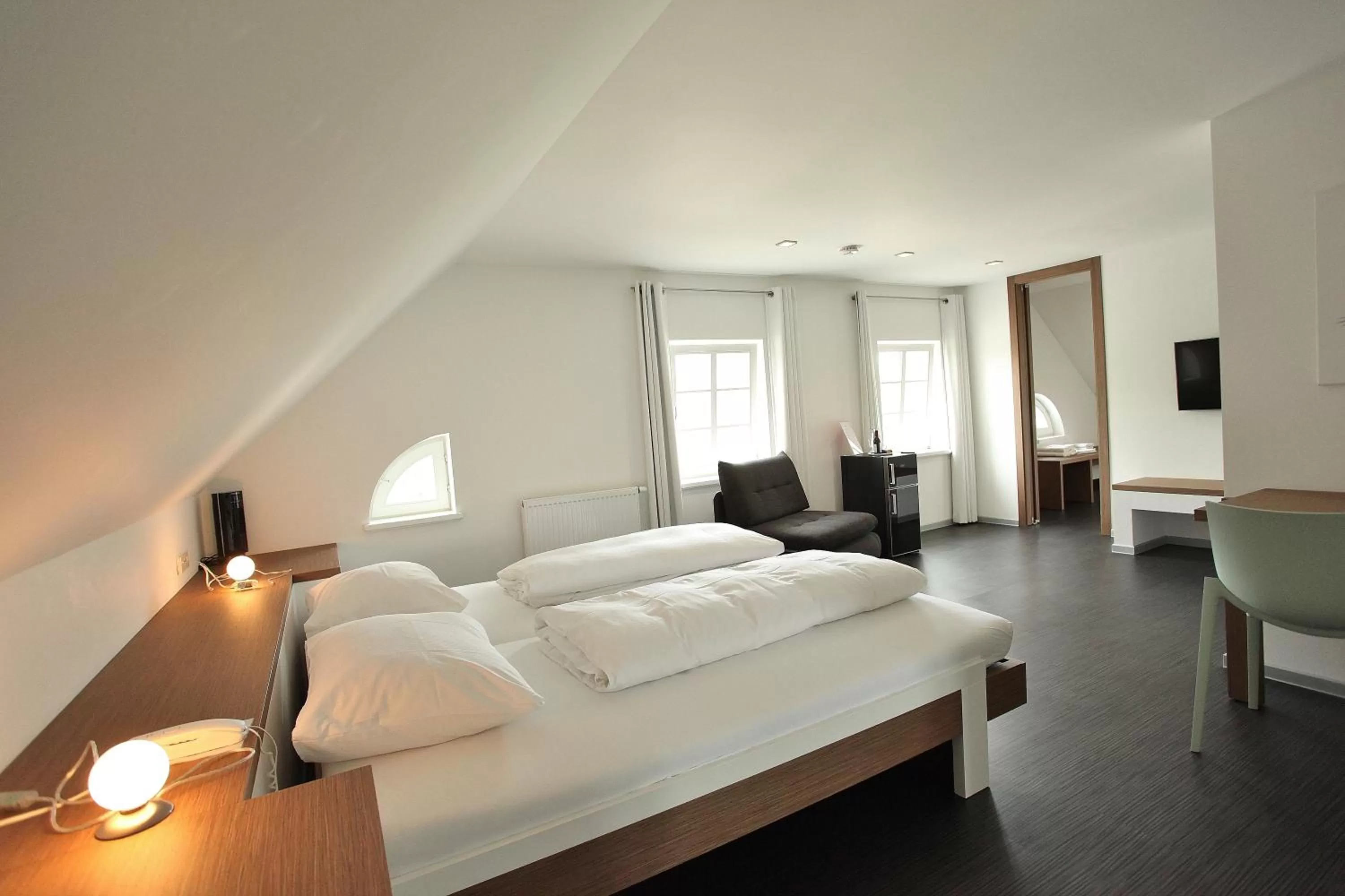 Bedroom, Bed in Achtender