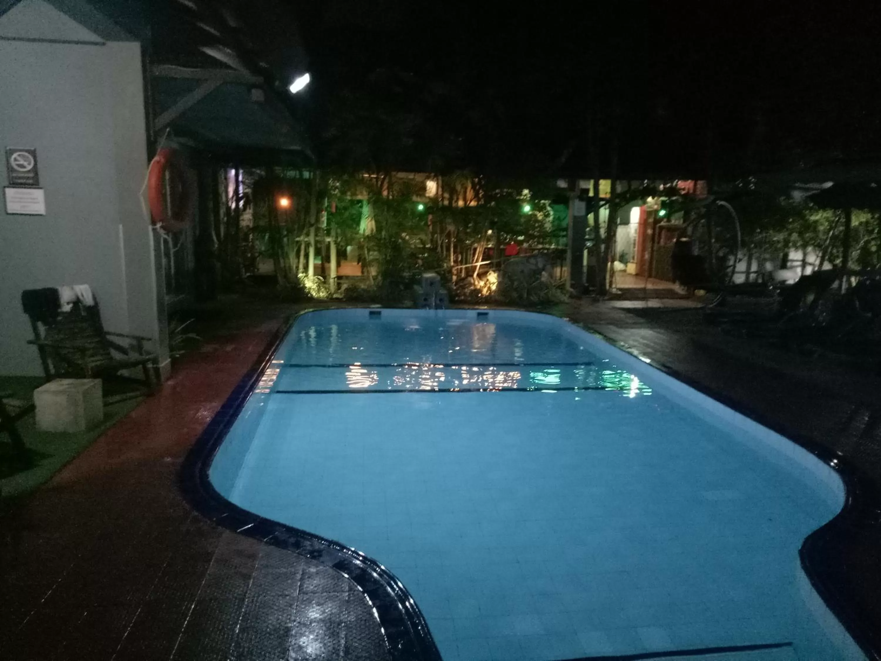 Restaurant/places to eat in Palms Villa