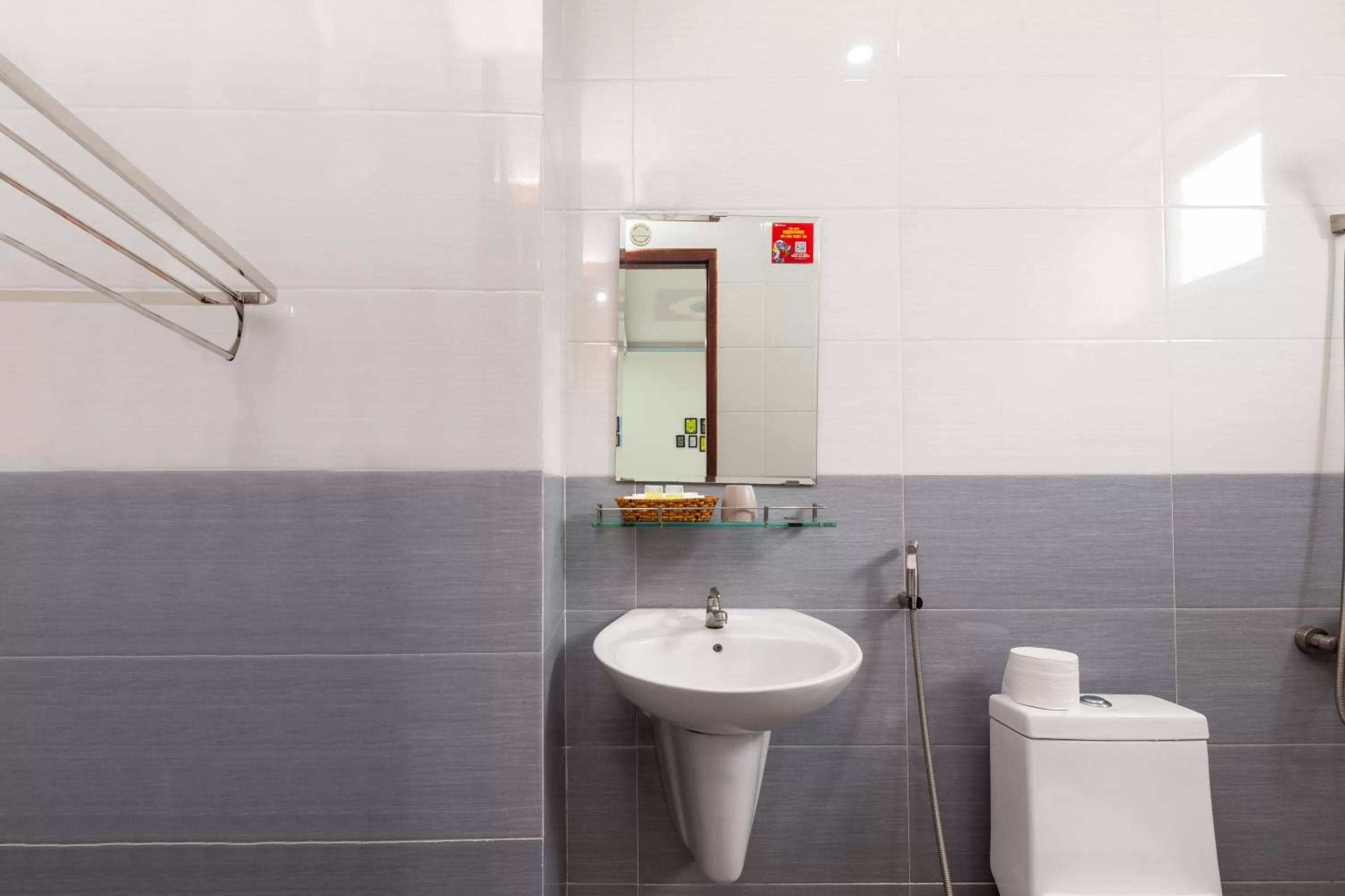 Shower, Bathroom in Luxury Vườn Lài Hotel