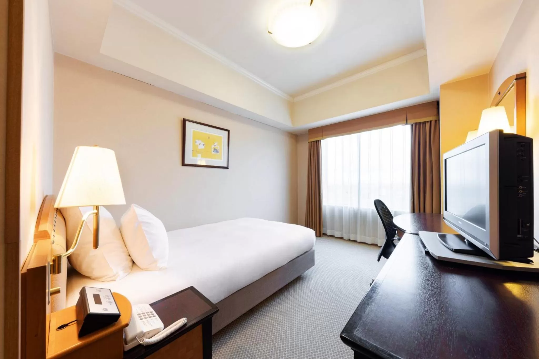 Photo of the whole room, Bed in ANA Crowne Plaza Toyama by IHG