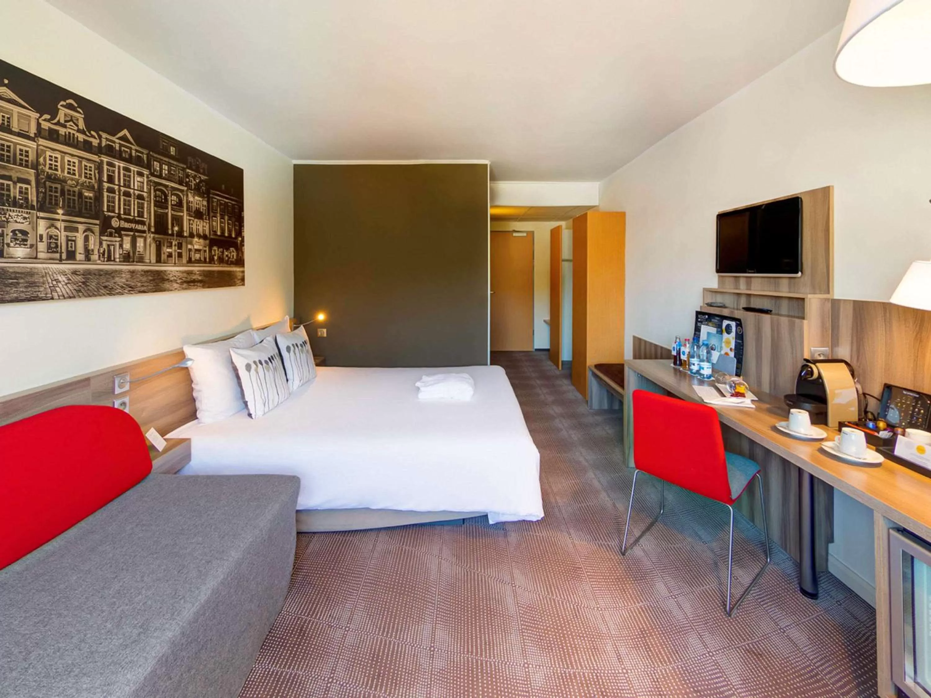 Photo of the whole room, Bed in Novotel Poznań Malta