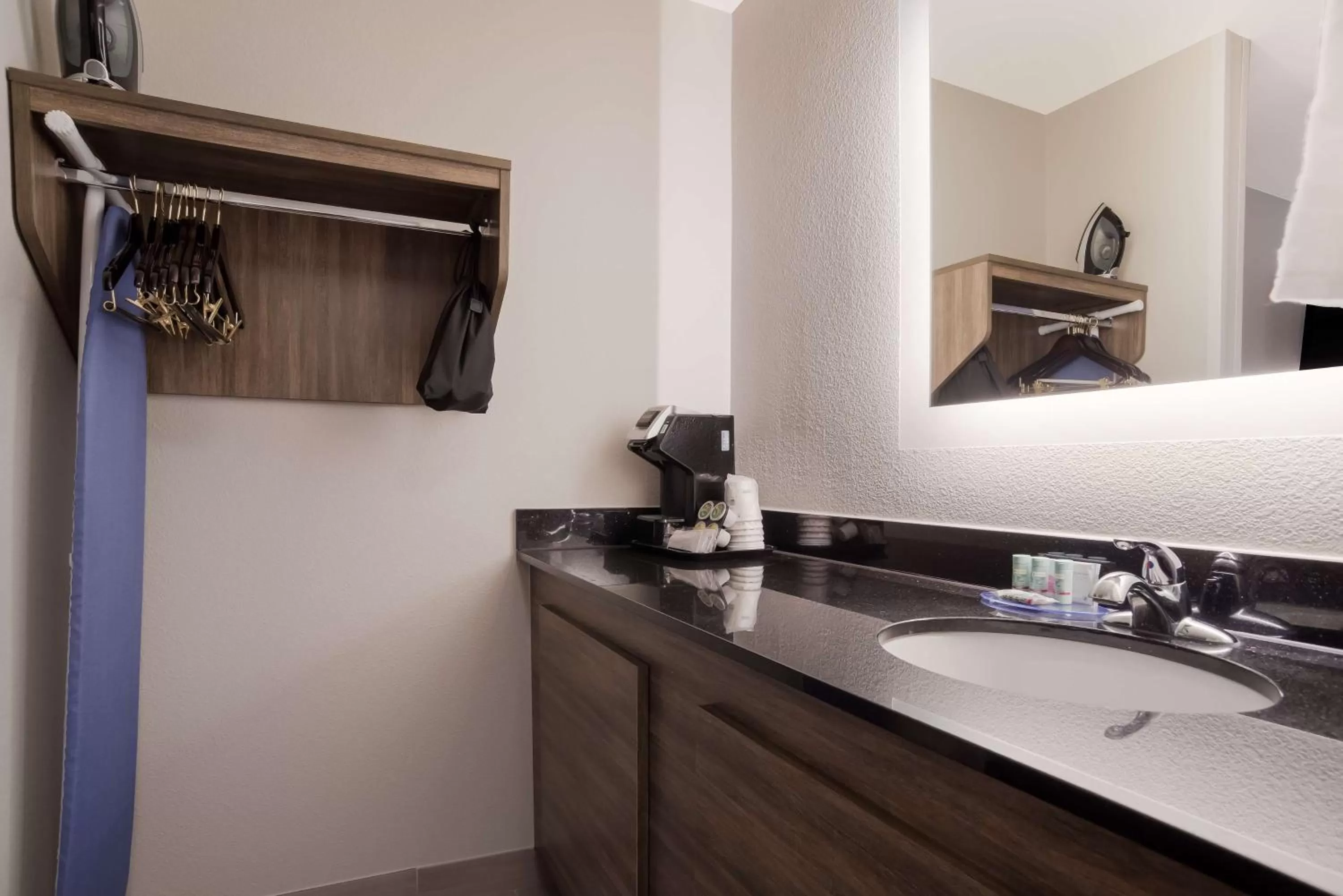 Bedroom in Best Western Flagship Inn