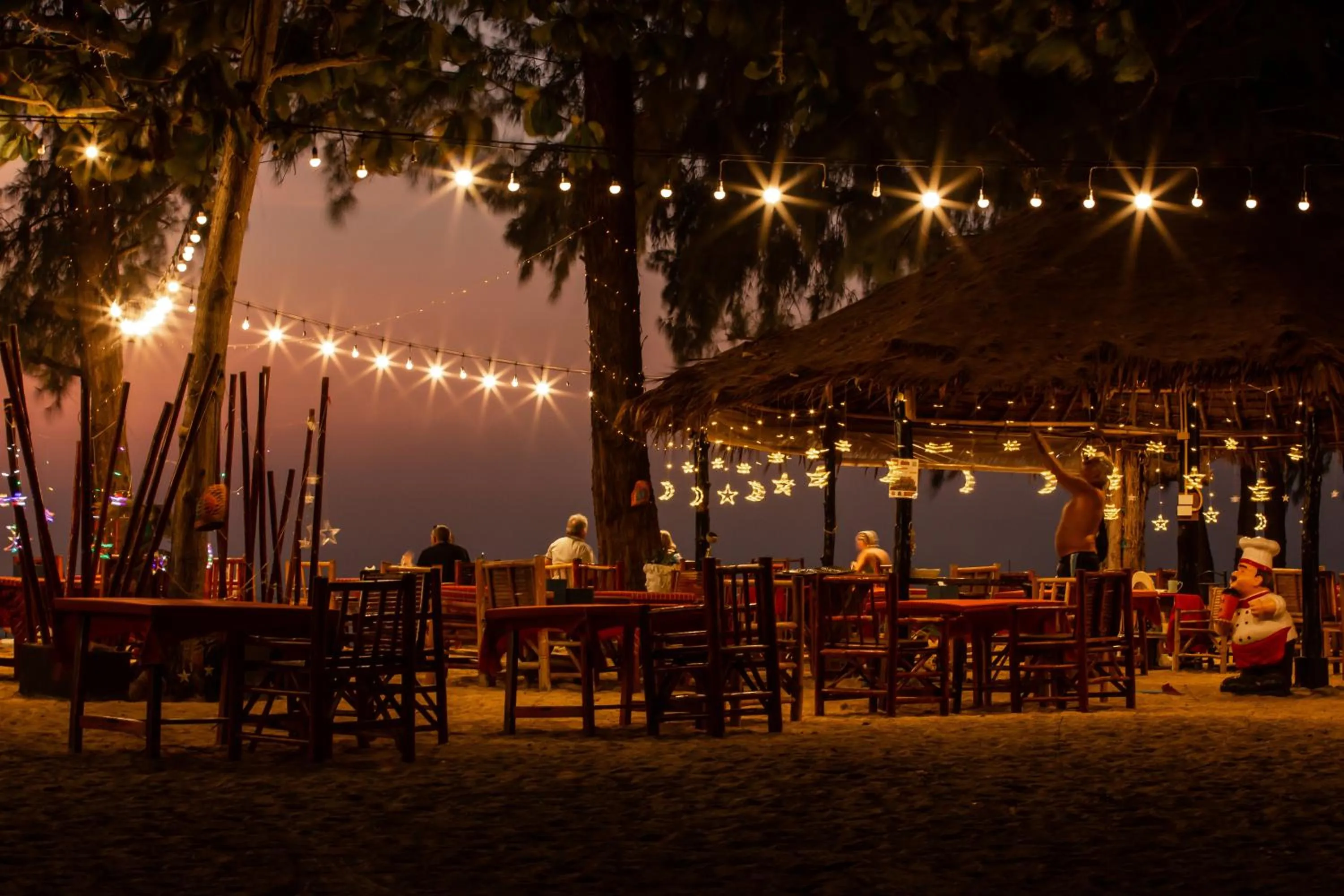 Restaurant/places to eat in Eco Lanta Hideaway Beach Resort