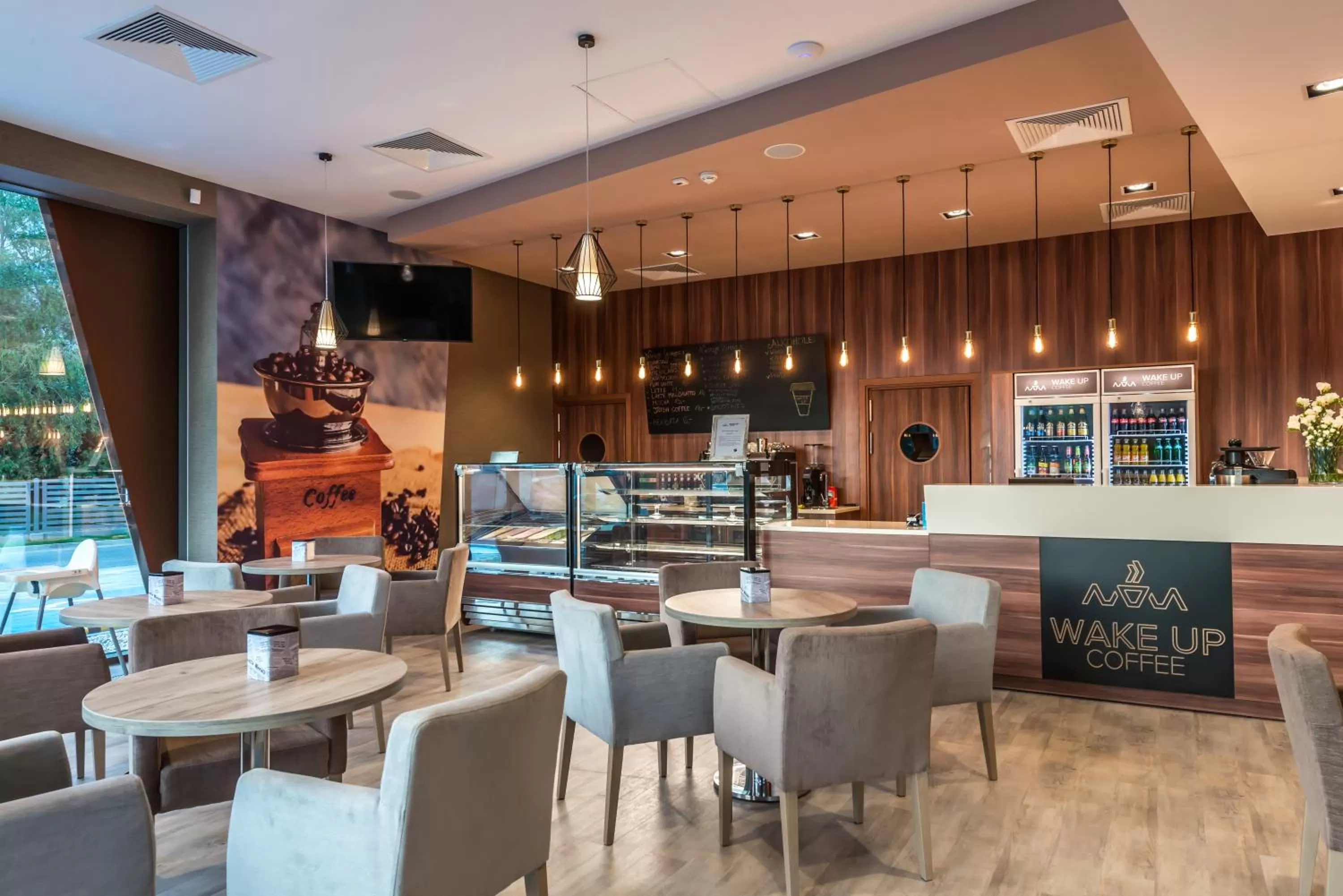 Restaurant/places to eat in APART HOTEL 12