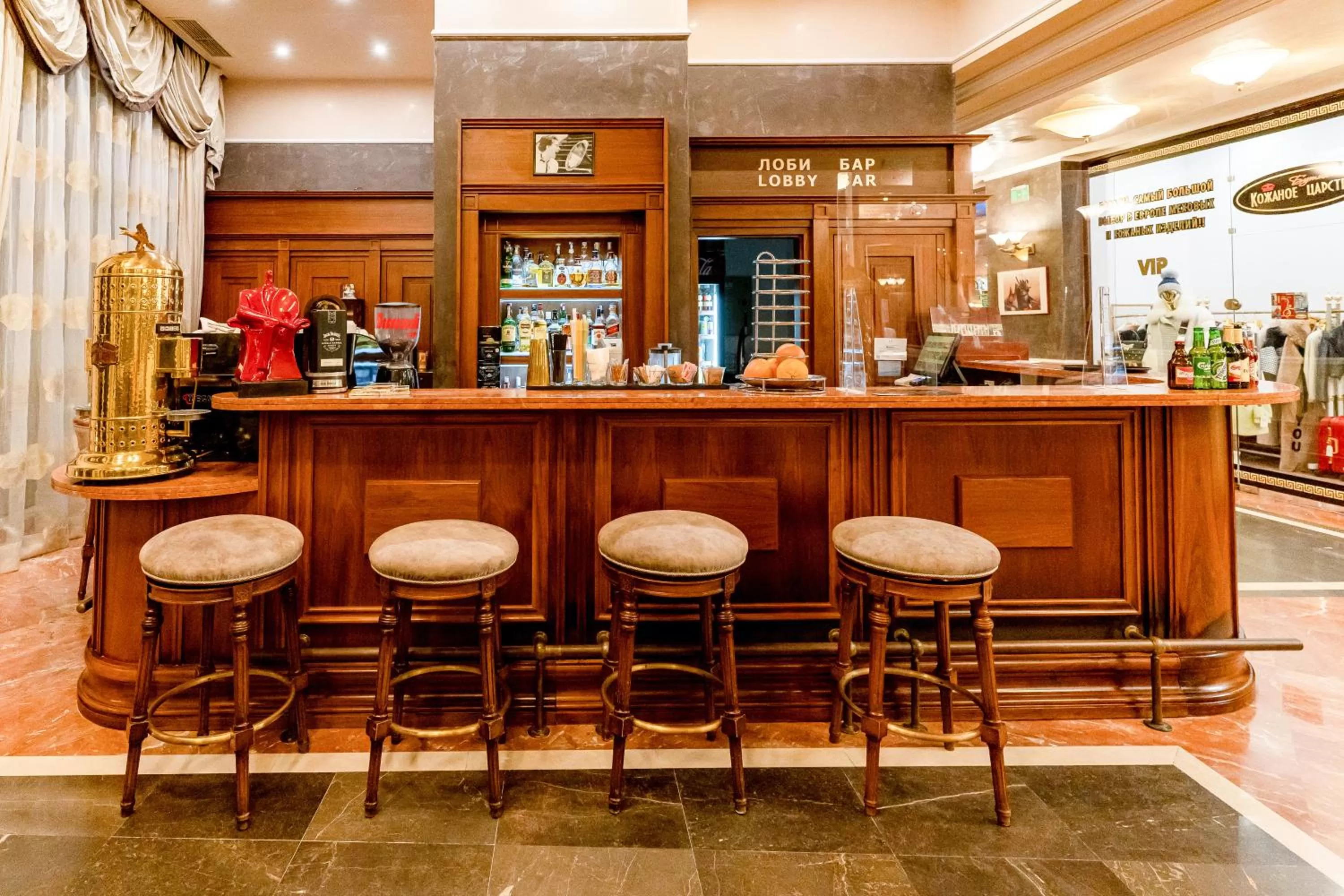 Lounge or bar in Grand Hotel Pomorie - Medical spa