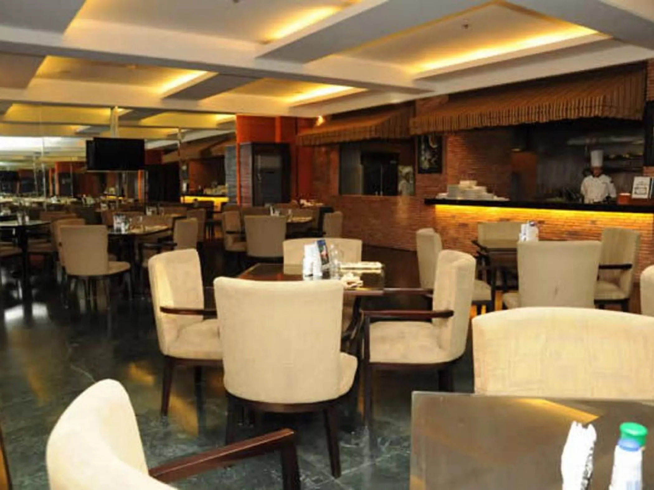 Restaurant/places to eat in CityState Tower Hotel