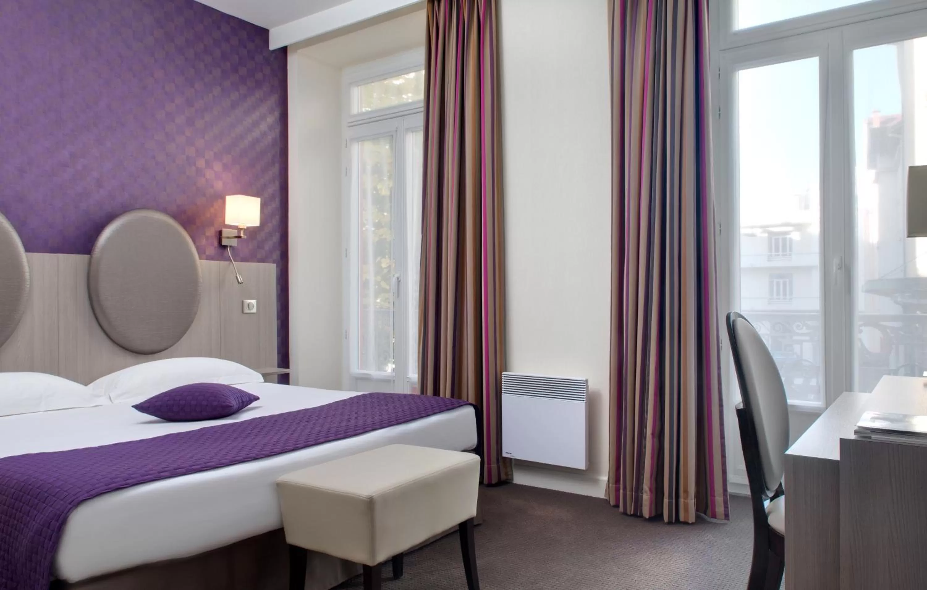 Photo of the whole room, Bed in HOTEL ARVERNA VICHY - ClT'HOTEL