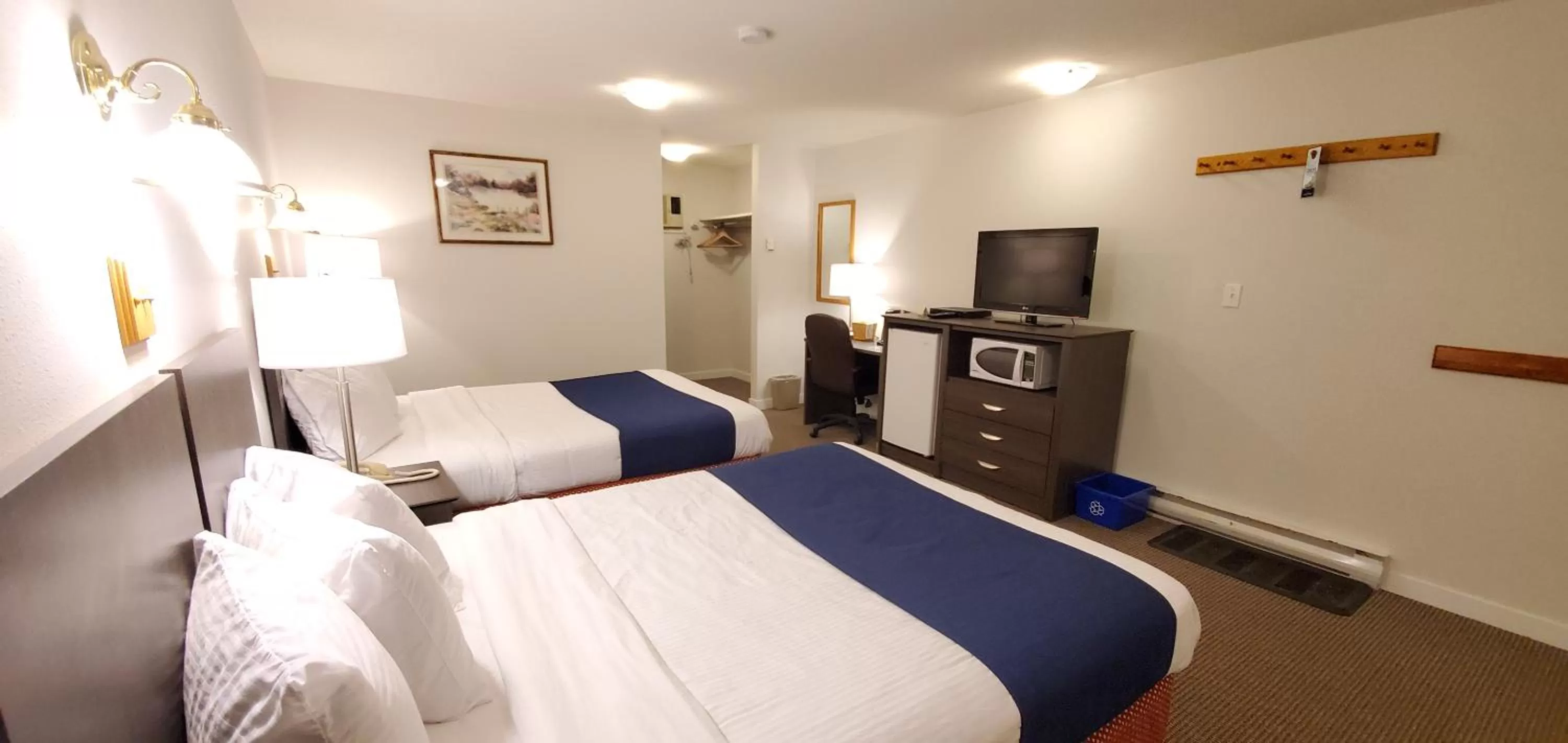 Photo of the whole room, Bed in Travelodge by Wyndham McBride