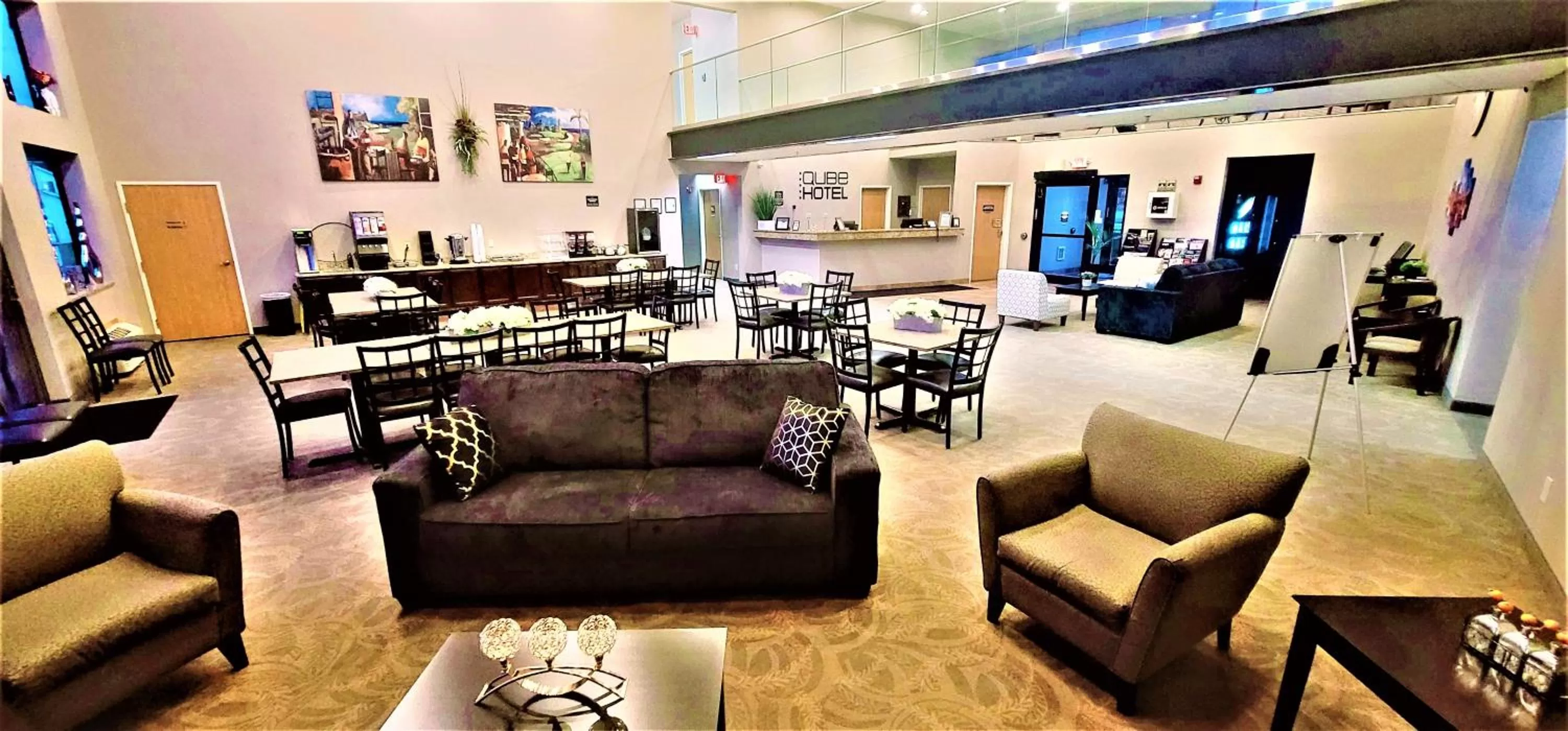 Seating area in Qube Hotel - Polk City