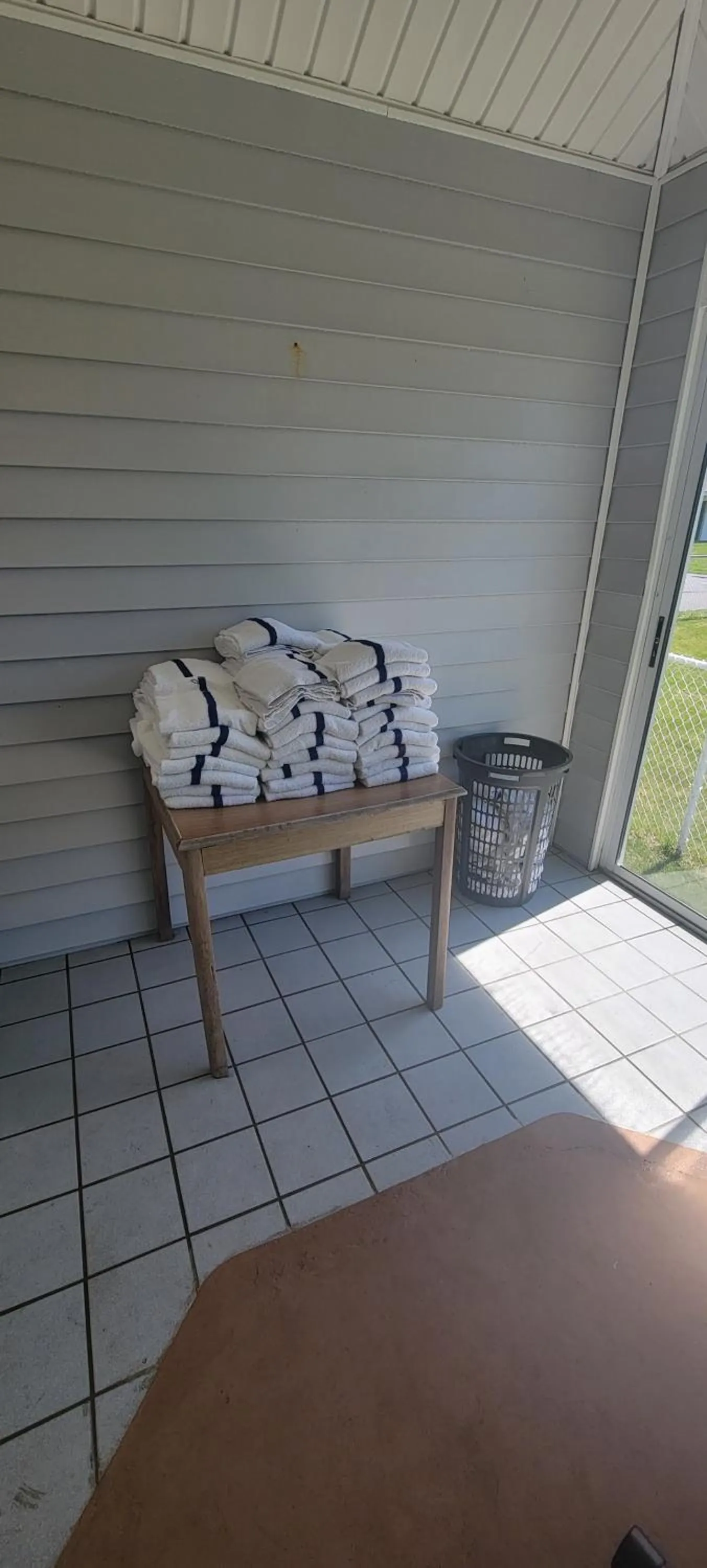 Swimming pool in Thunderbird Inn of Mackinaw City