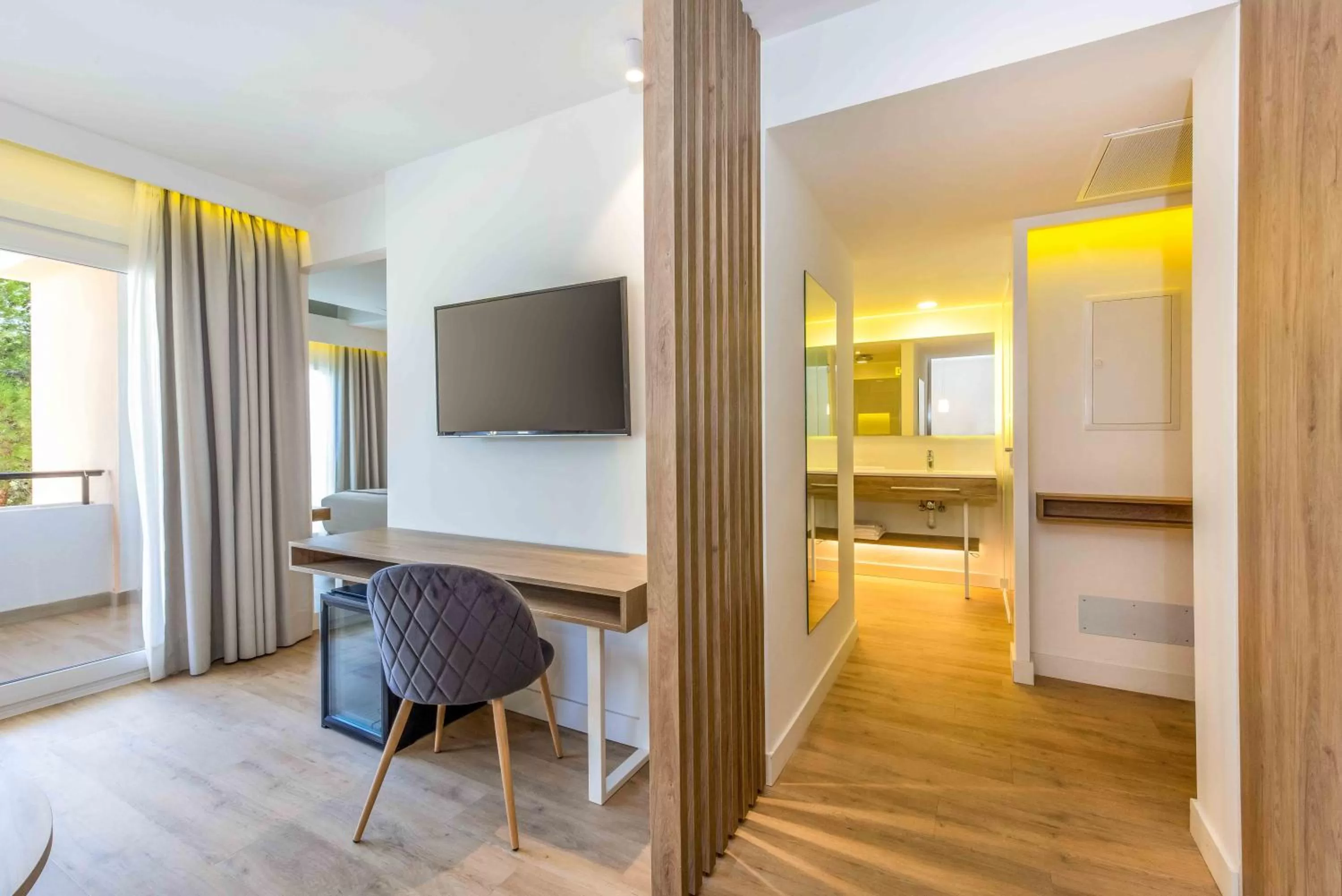 Living room, Bed in Valentin Somni Hotel & Suites