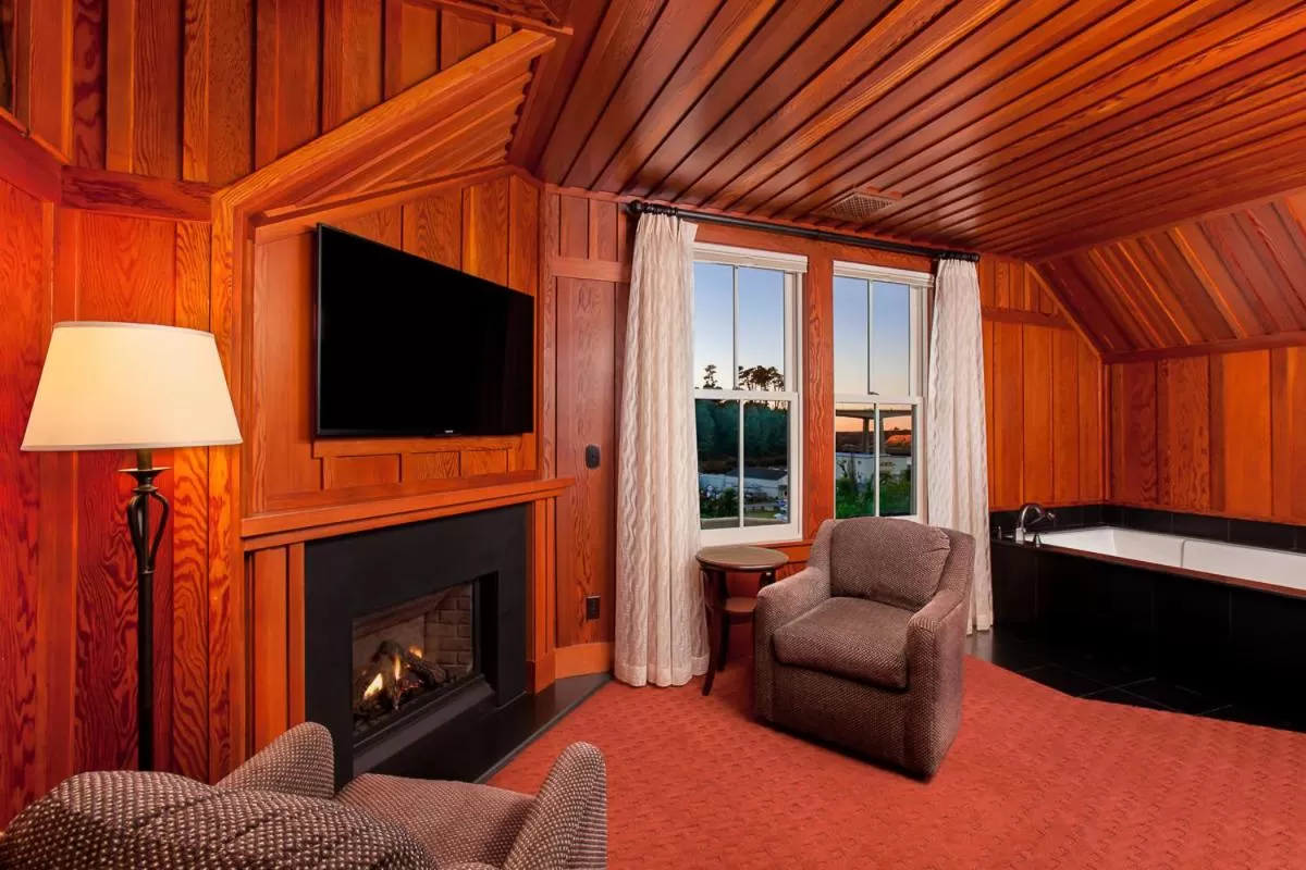 TV and multimedia in Noyo Harbor Inn