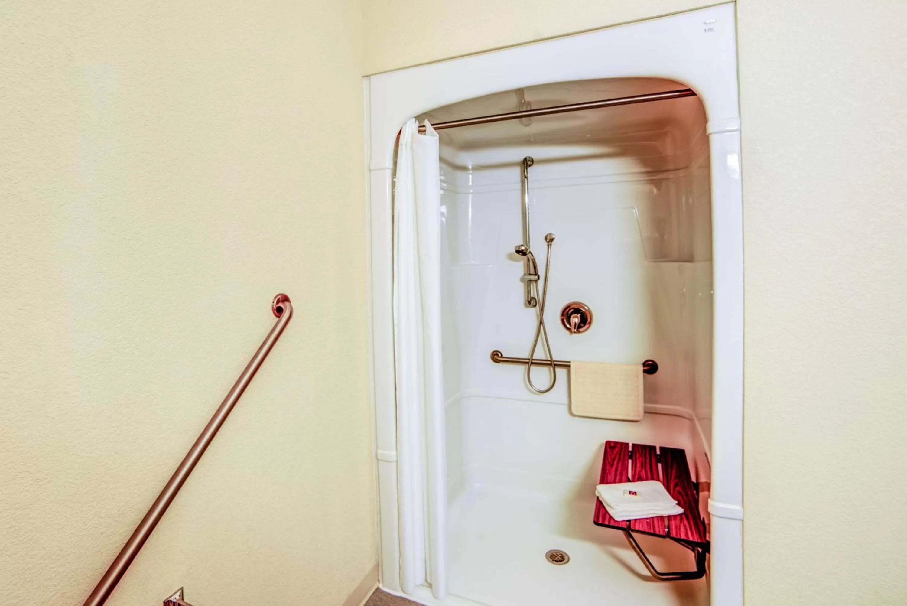 Shower in Motel 6-Huntsville, ON