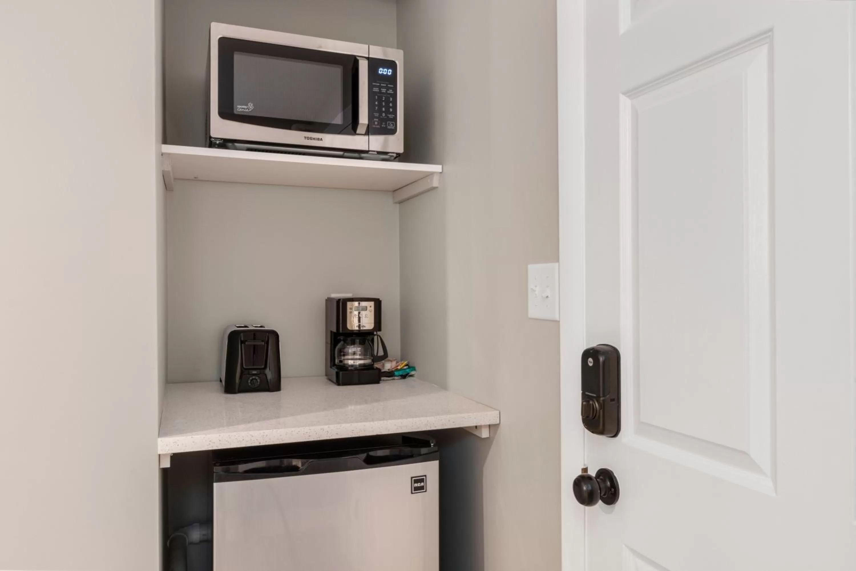 Coffee/tea facilities in The Beverly