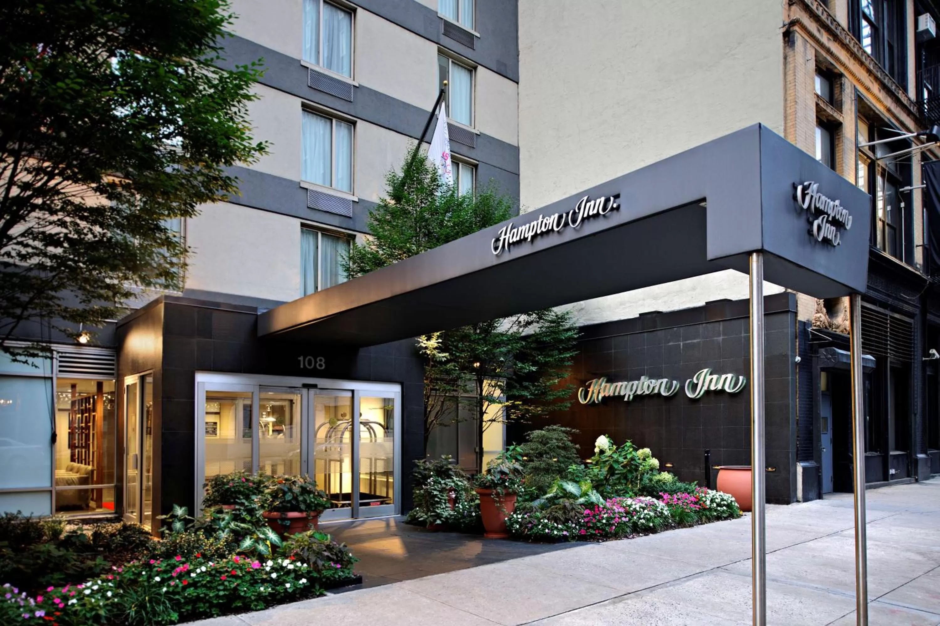 Property building in Hampton Inn Manhattan Chelsea