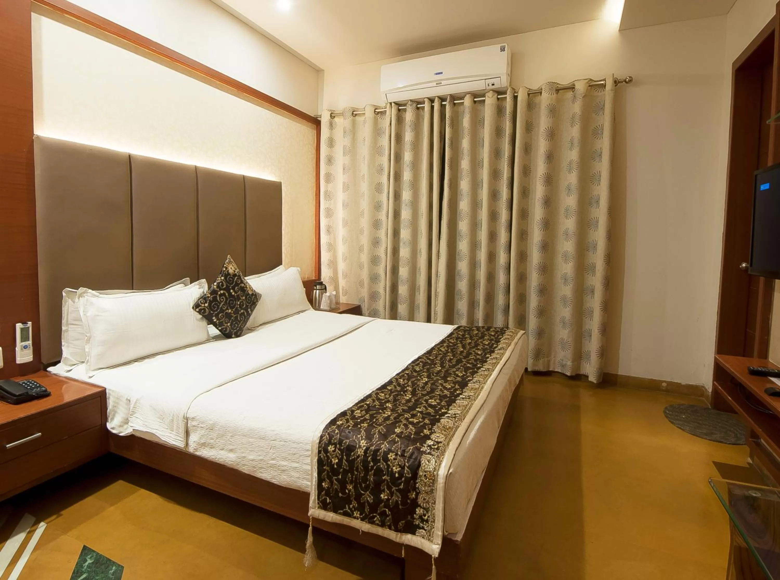 Bedroom, Bed in Uddhav Vilas A Family Hotel