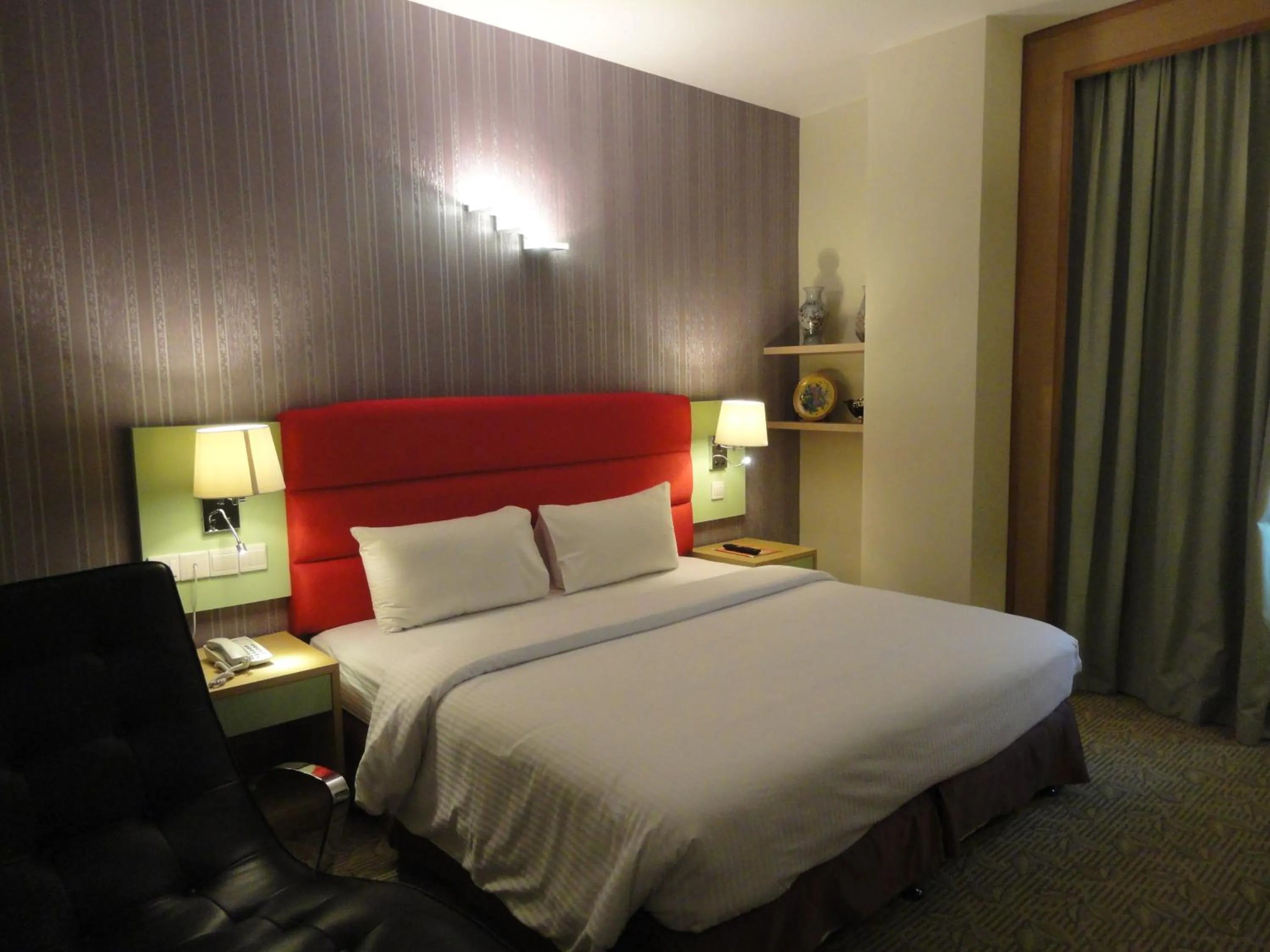 Bed in The Pavilion Hotel