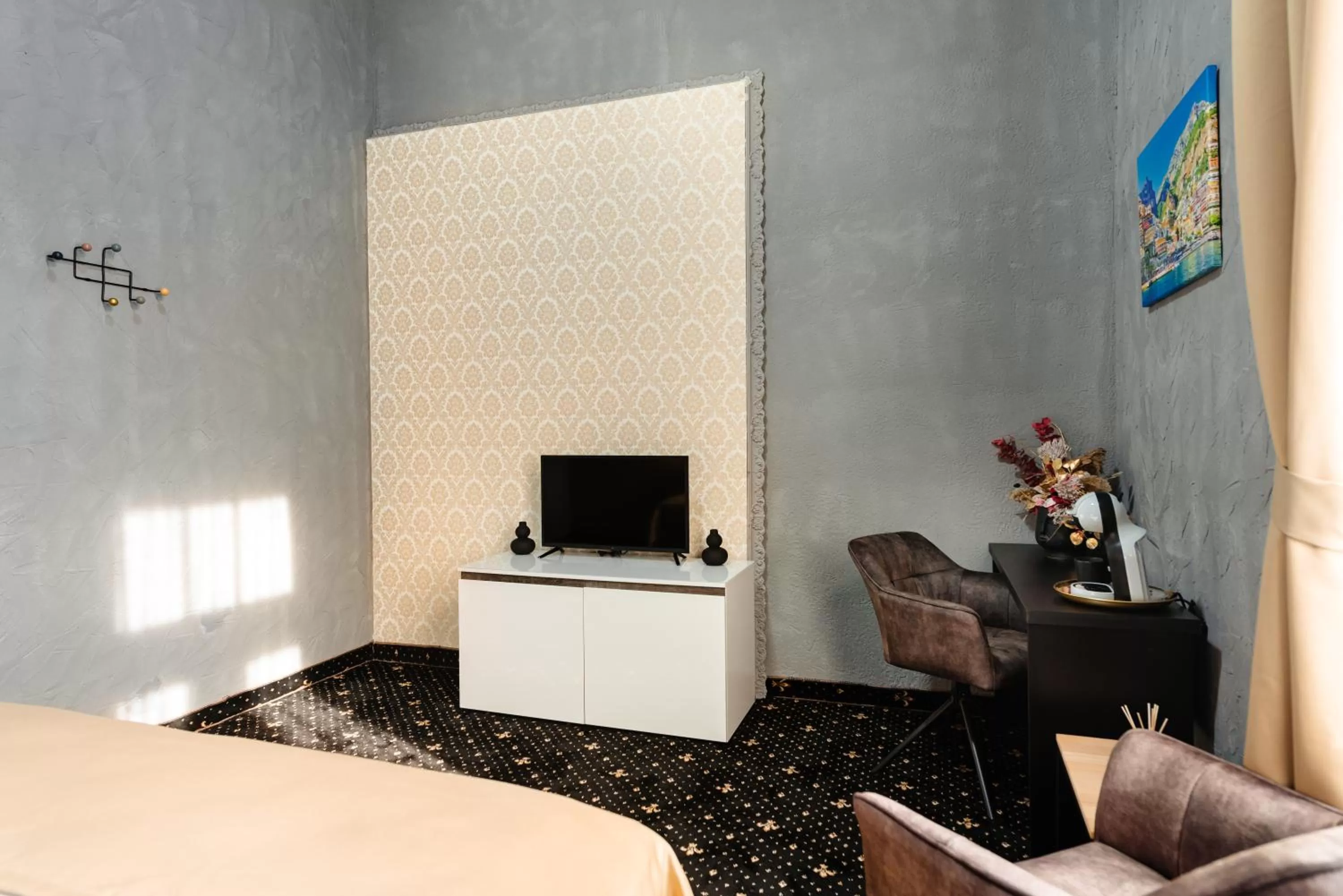 TV and multimedia, Bed in Palace Bulevard Inn