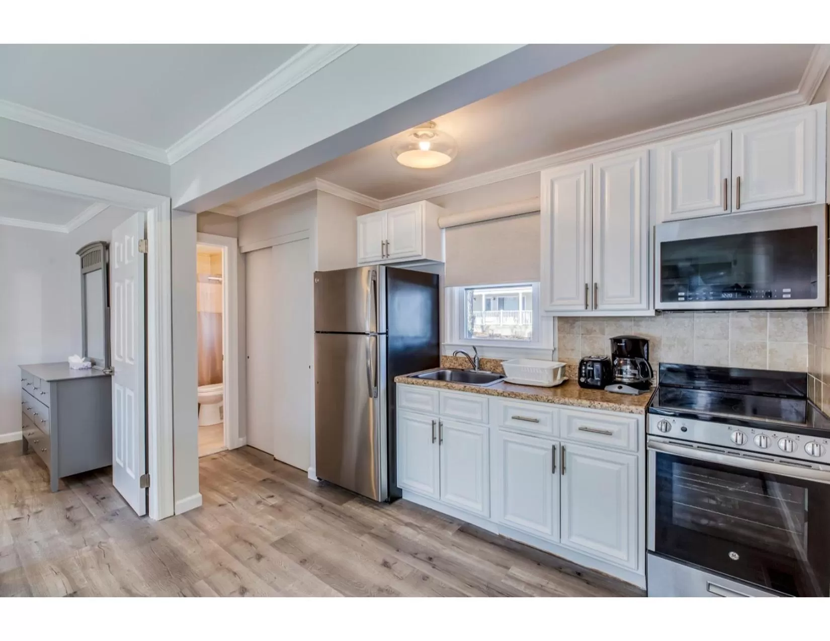 Kitchen/Kitchenette in Colonial Shores Resort