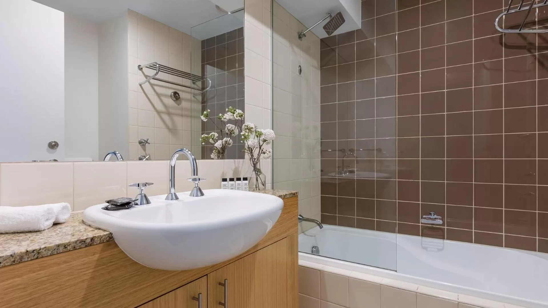 Bathroom in Oaks Melbourne on Market Hotel