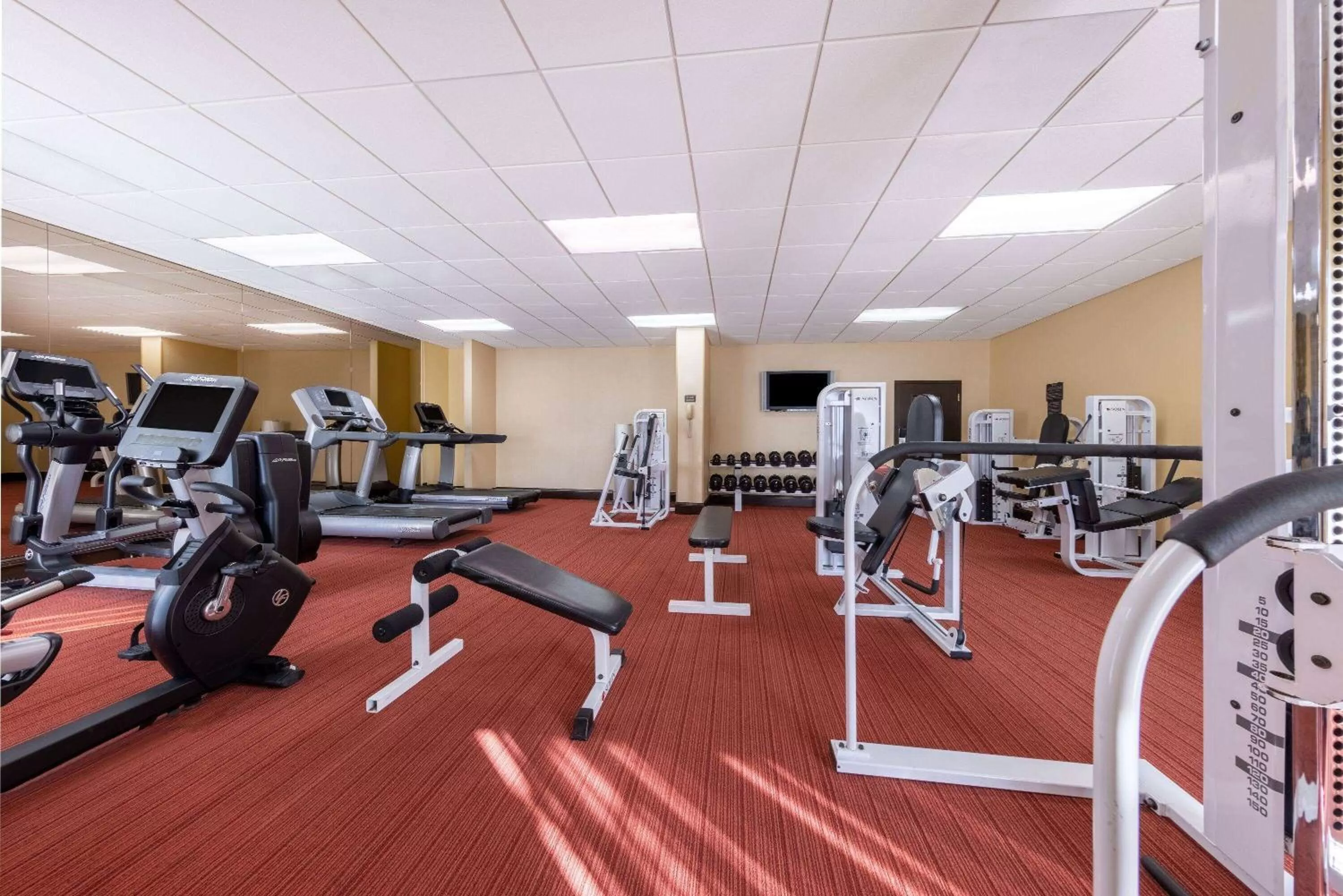 Fitness centre/facilities in Wyndham Garden Kansas City Airport
