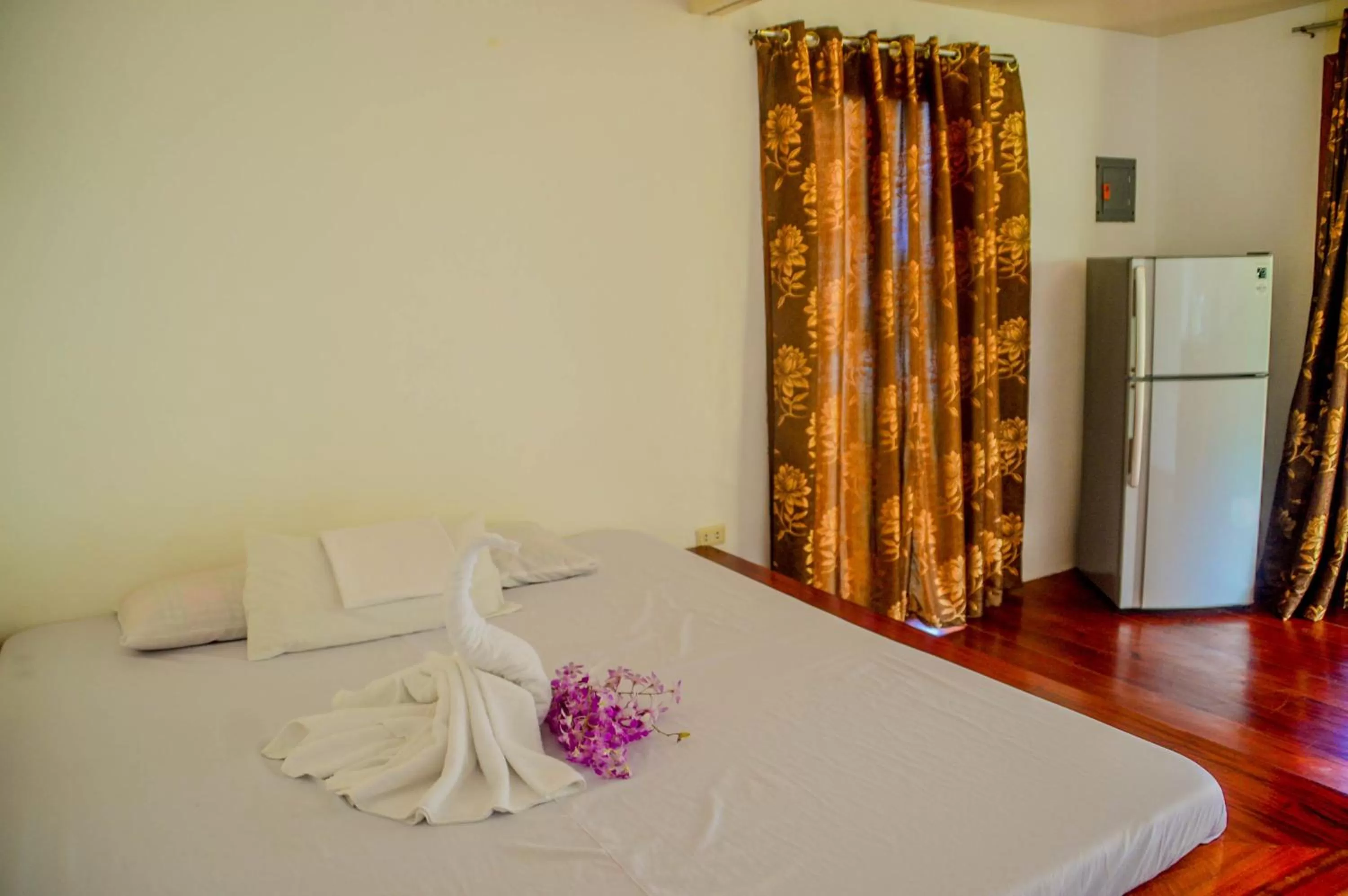 Bed in Camaya-an Paradise Beach Resort