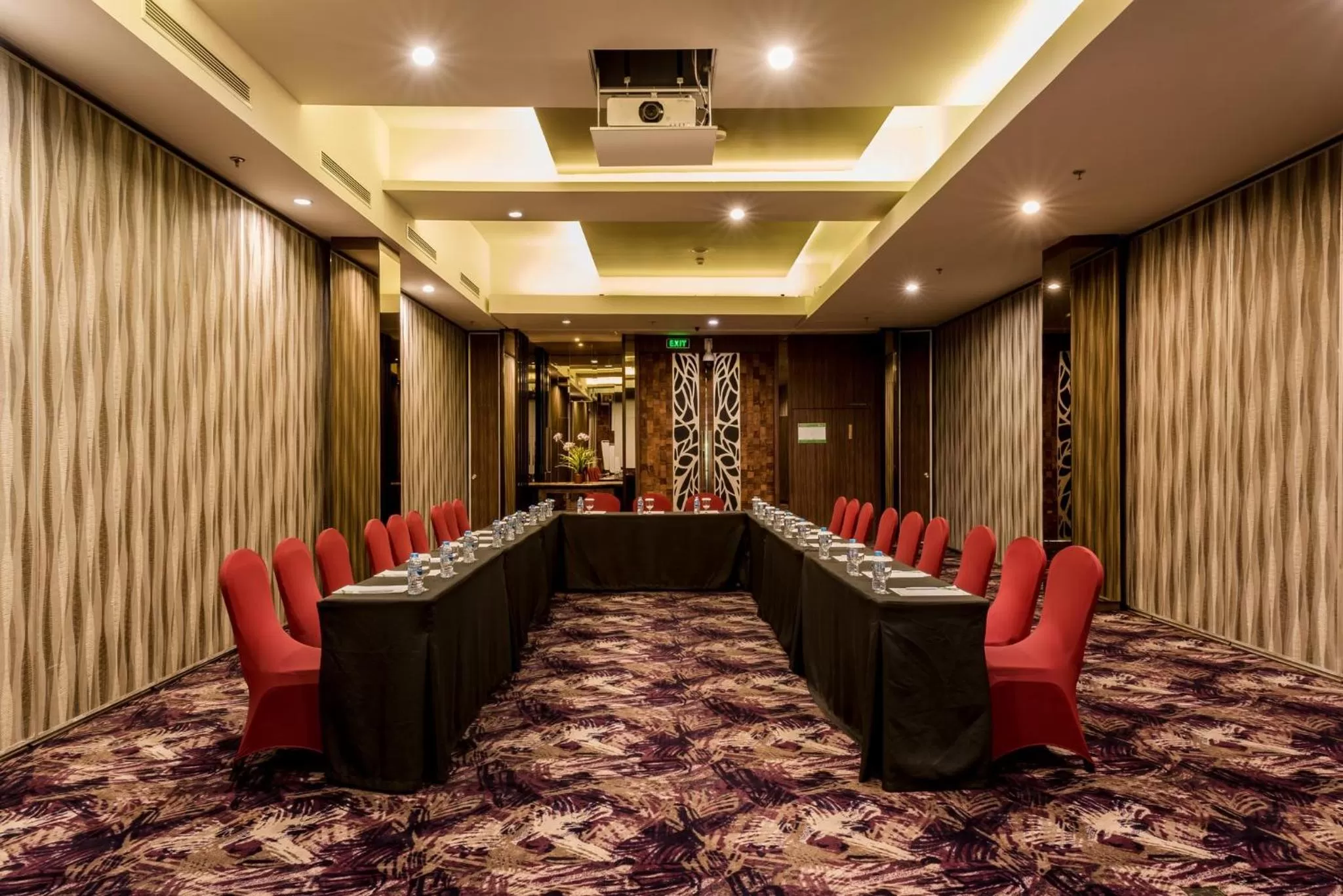 Meeting/conference room in Holiday Inn Cikarang Jababeka by IHG