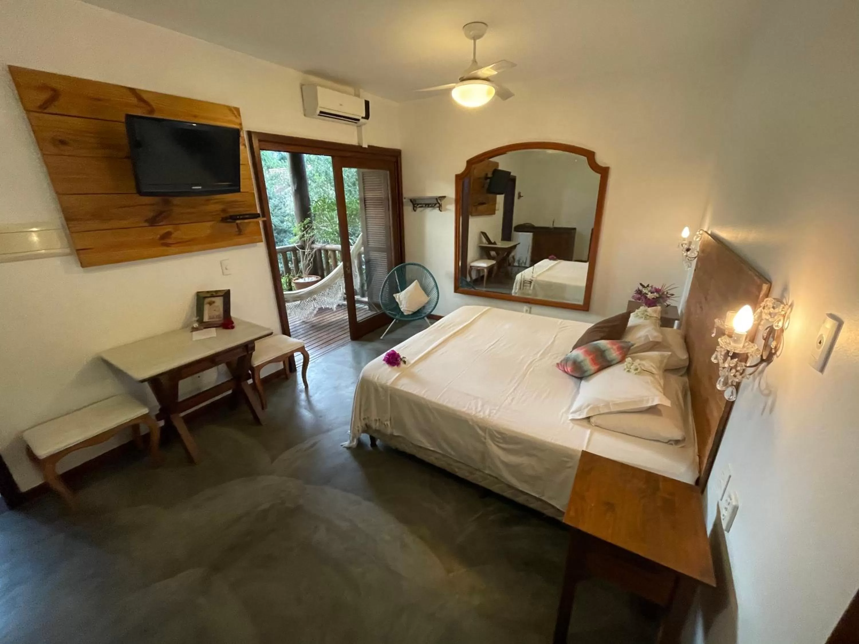 Photo of the whole room, Bed in Pousada Santarina