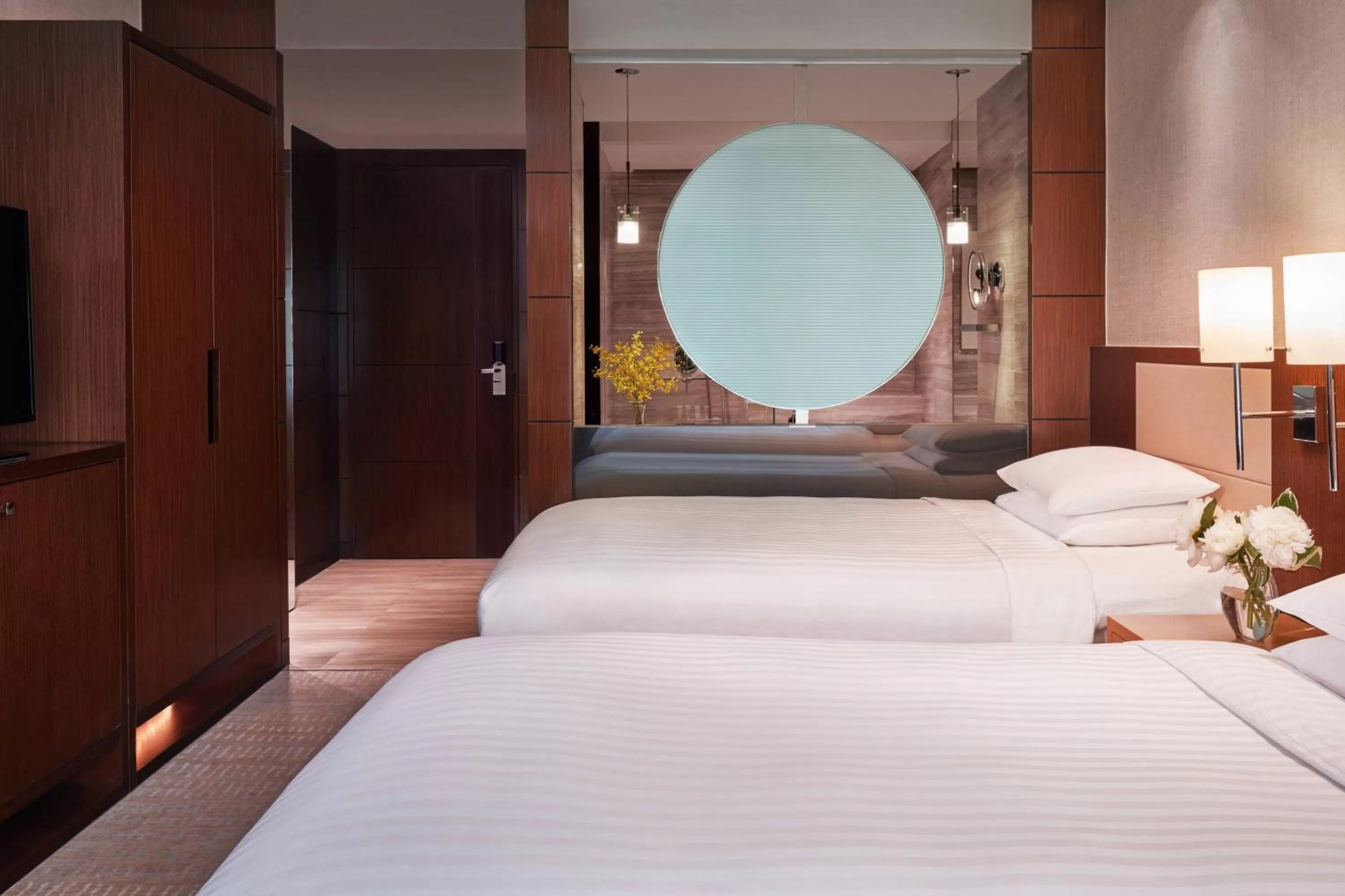 Photo of the whole room, Bed in Courtyard by Marriott Hong Kong