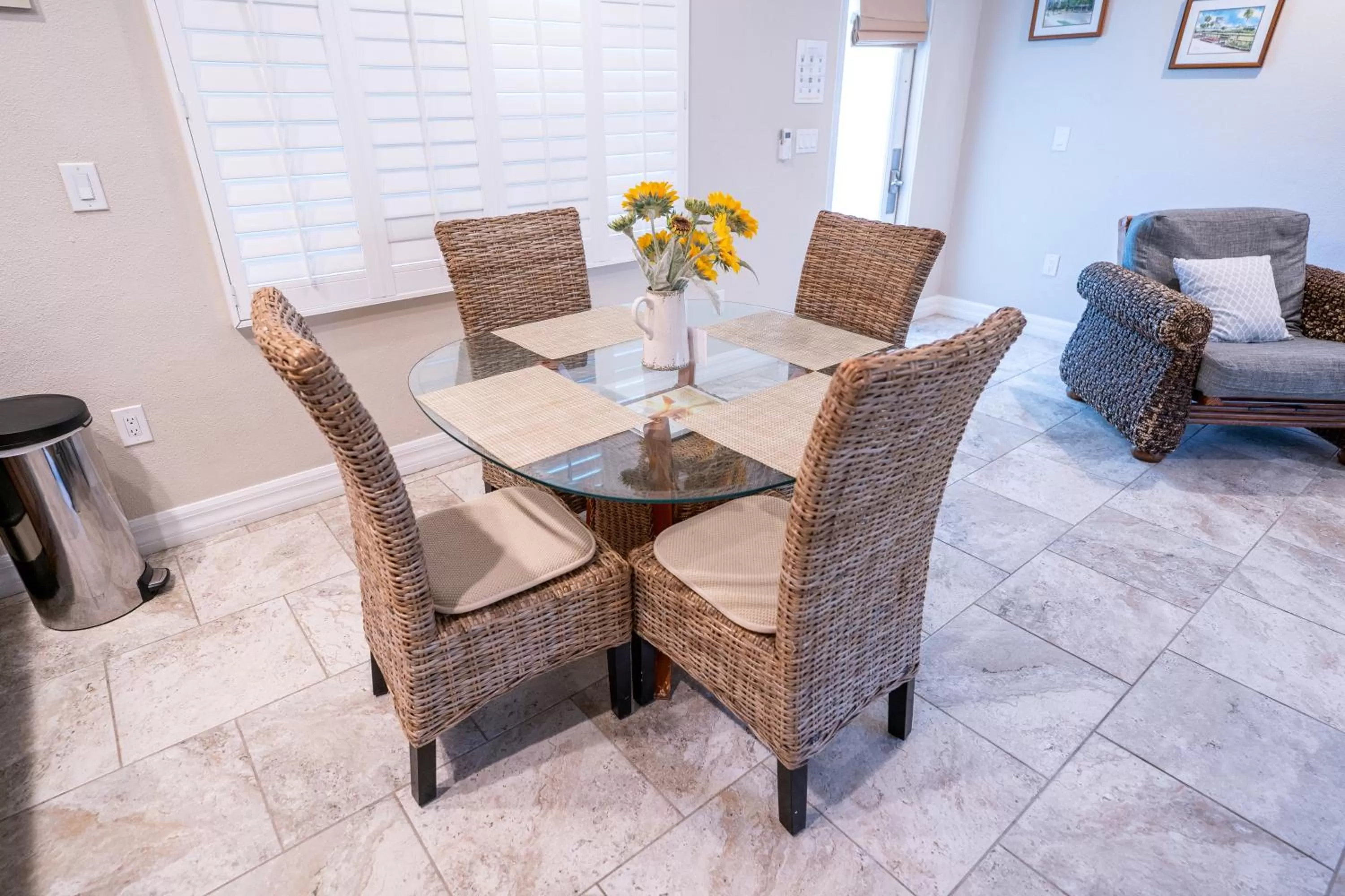 Dining area in The Capri at Siesta