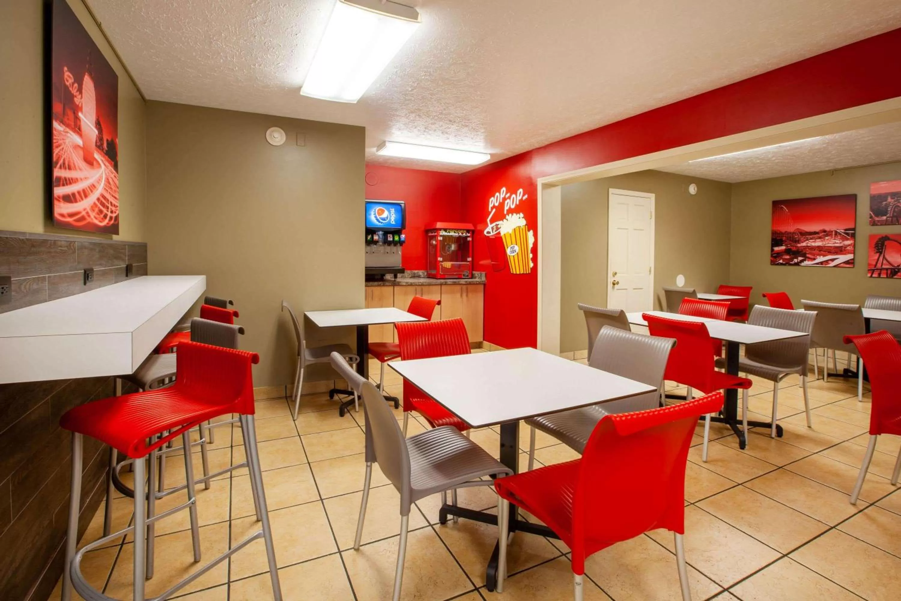 Restaurant/places to eat in Super 8 by Wyndham Sandusky