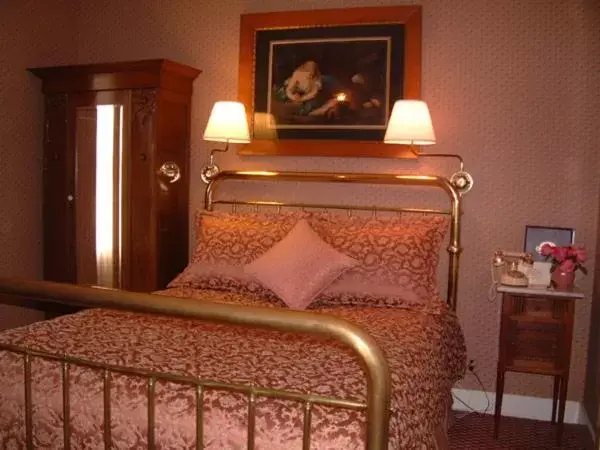 Double Room with Private Bathroom in Mendocino Hotel & Garden Double Room with Private Bathroom in Mendocino Hotel & Garden