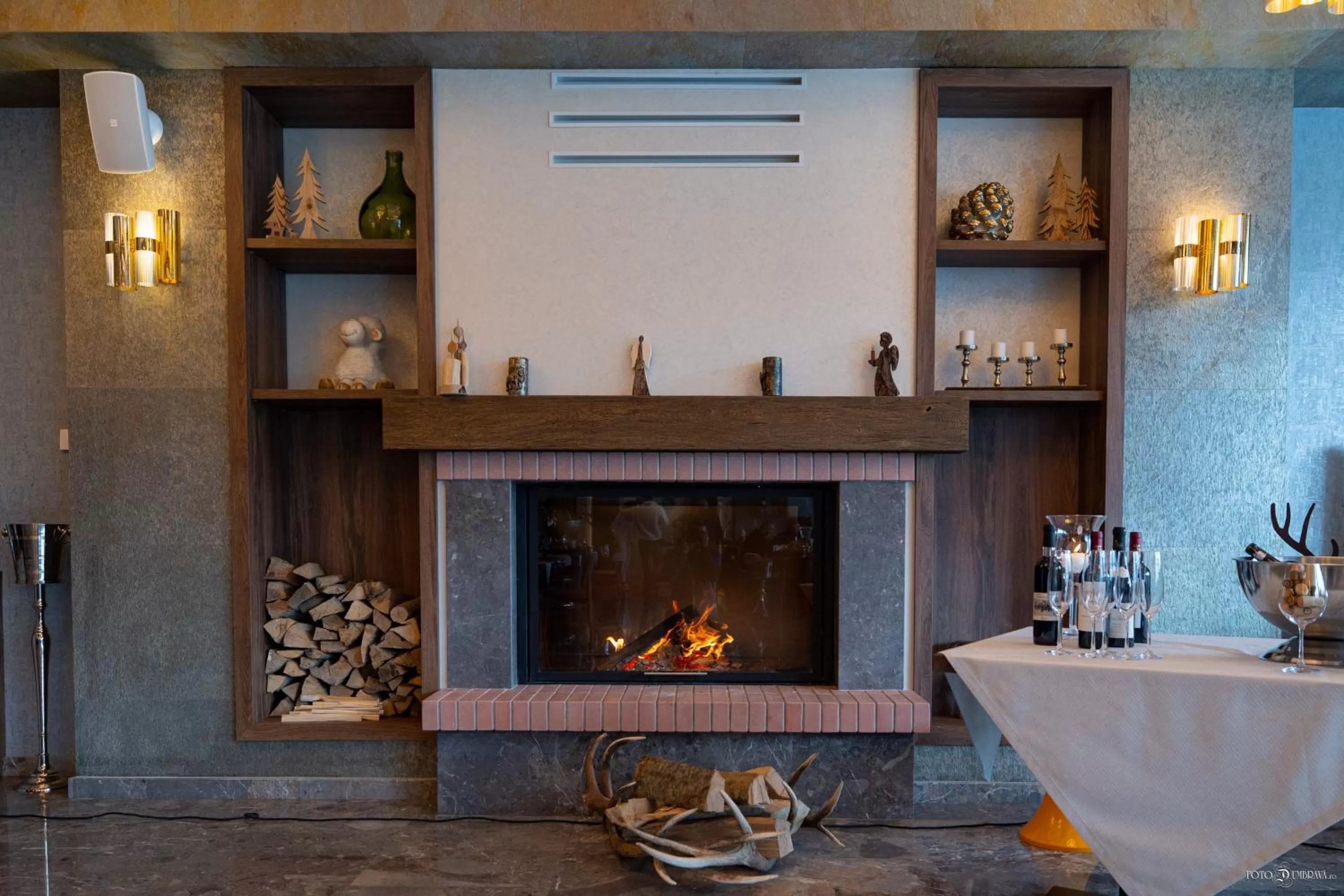 Restaurant/places to eat in Hotel Belmont